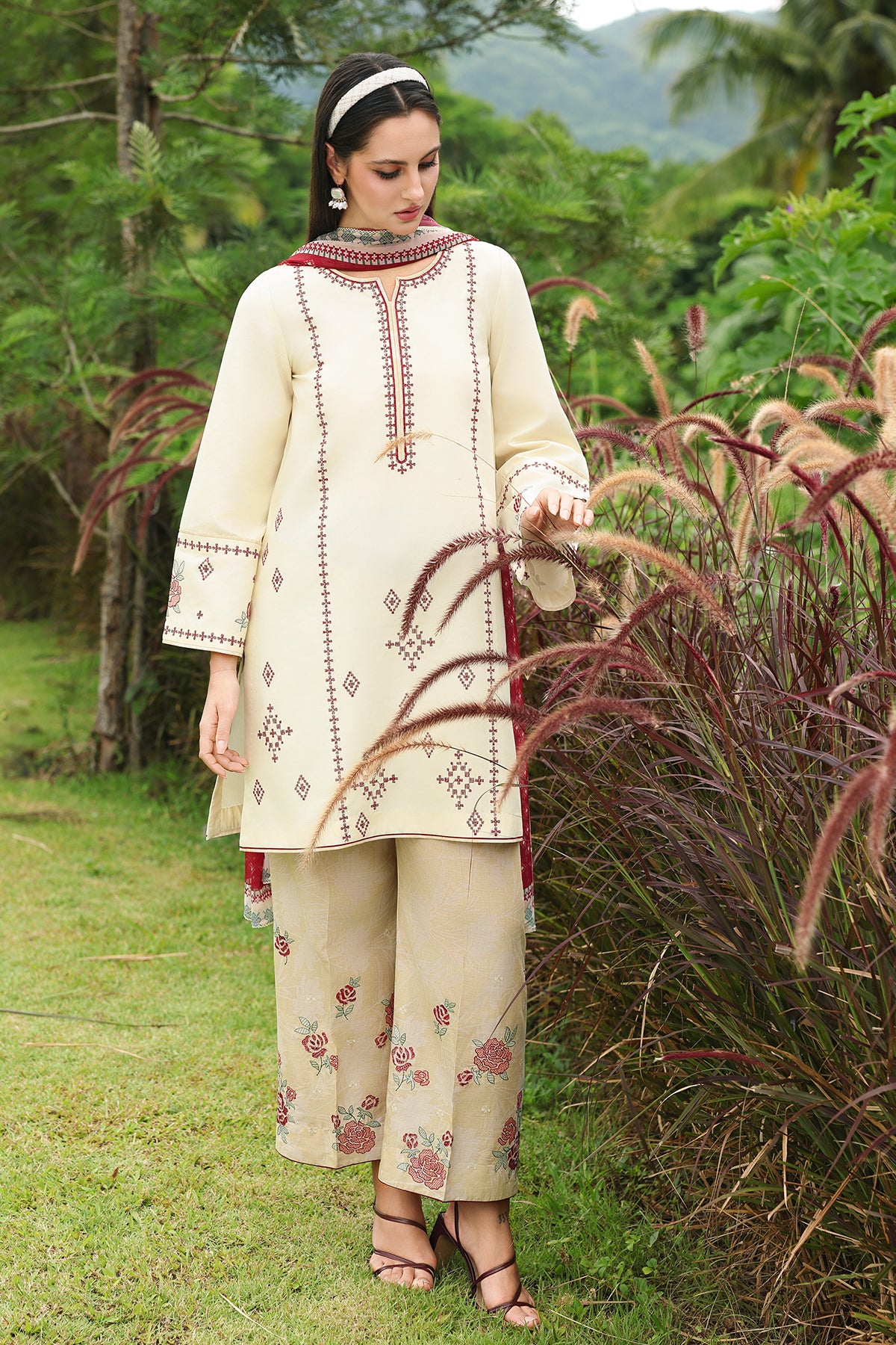 EMBROIDERED LAWN USE-9404