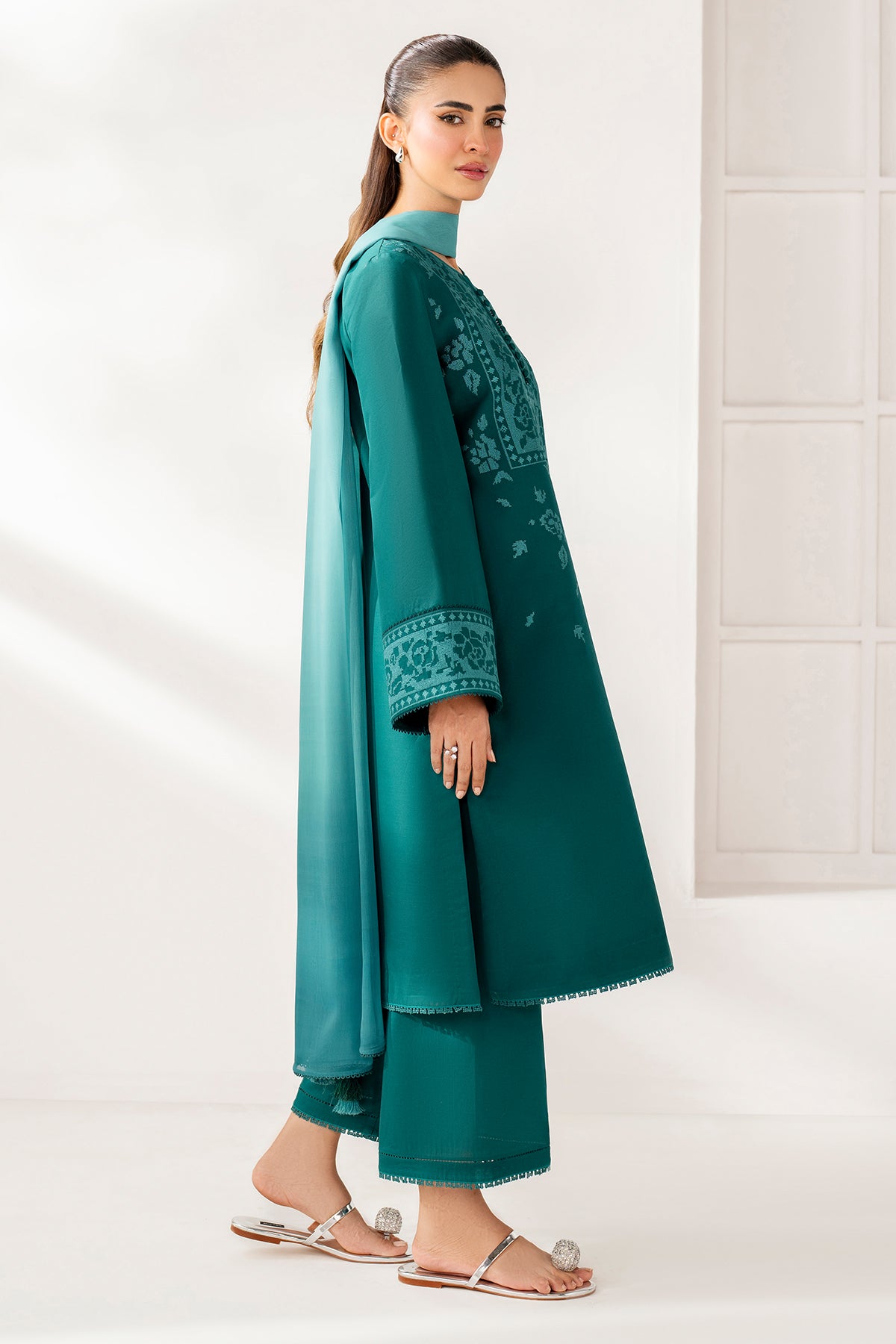EMBROIDERED LAWN USE-9241