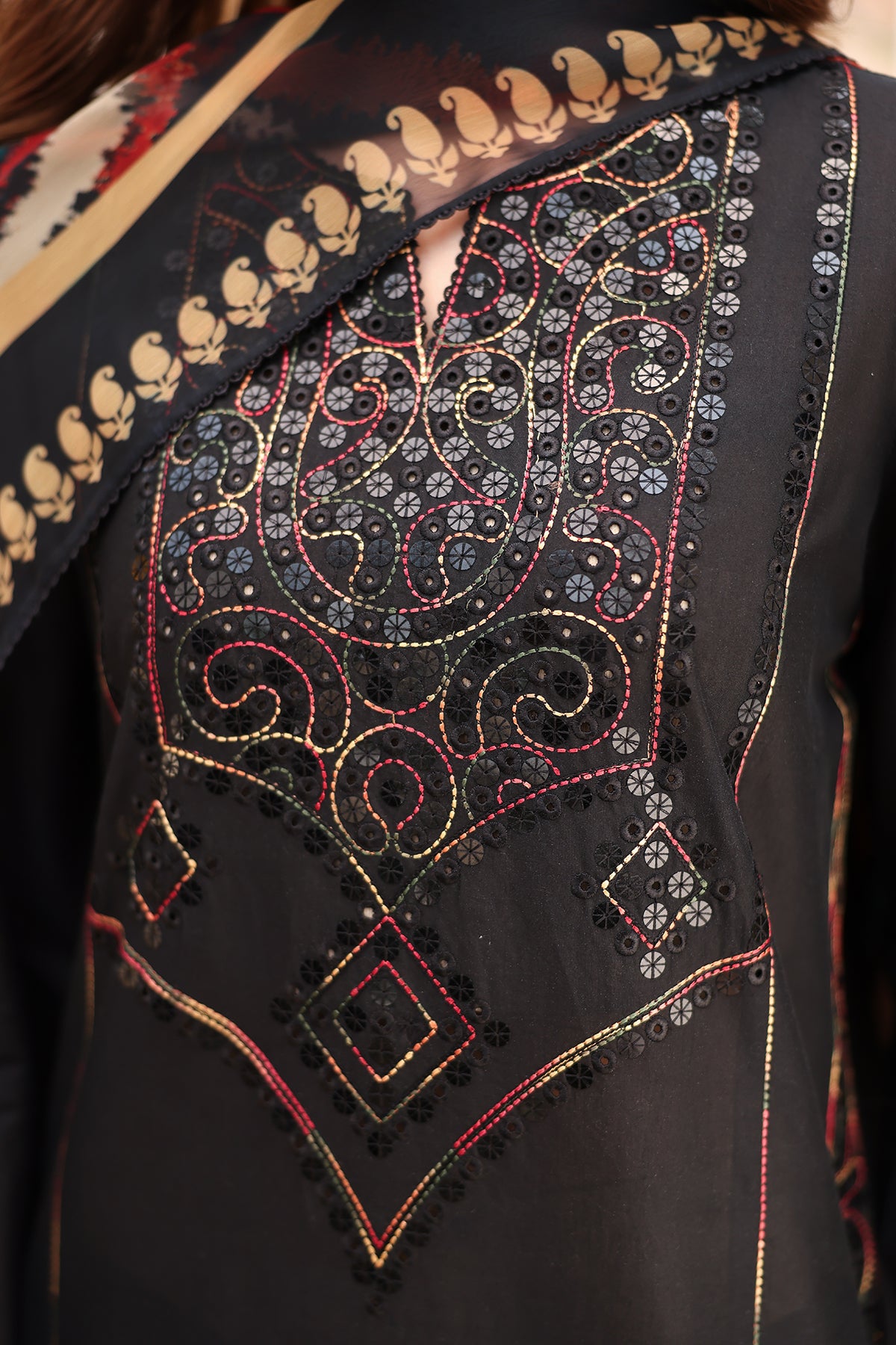 EMBROIDERED LAWN USE-9238