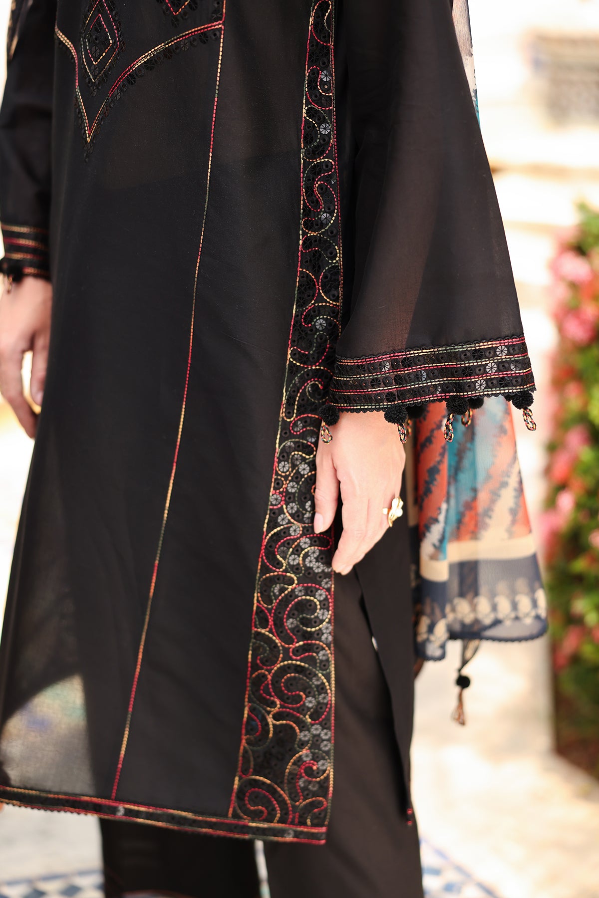 EMBROIDERED LAWN USE-9238