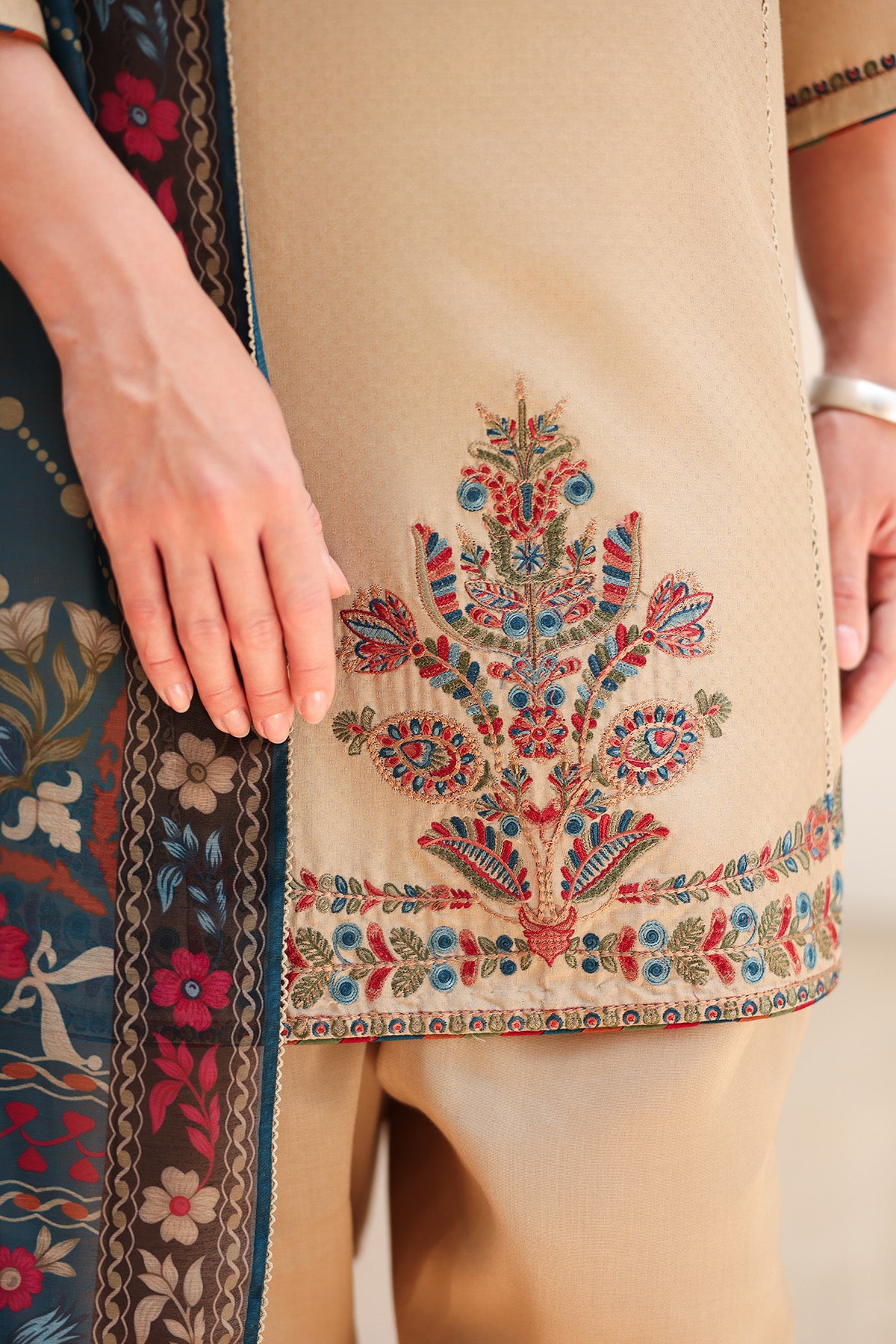 EMBROIDERED DOBBY LAWN USE-9216