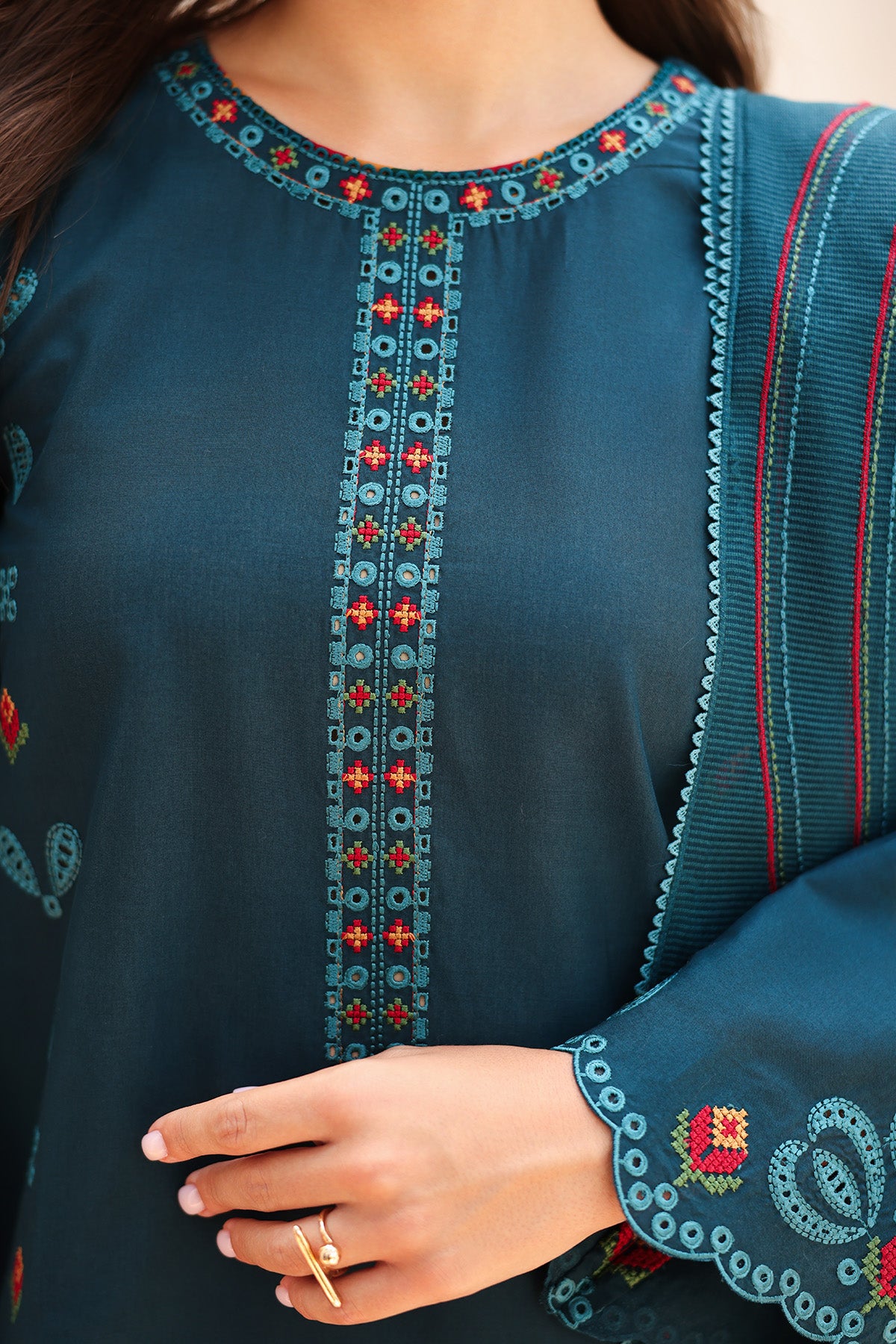 EMBROIDERED LAWN USE-9227