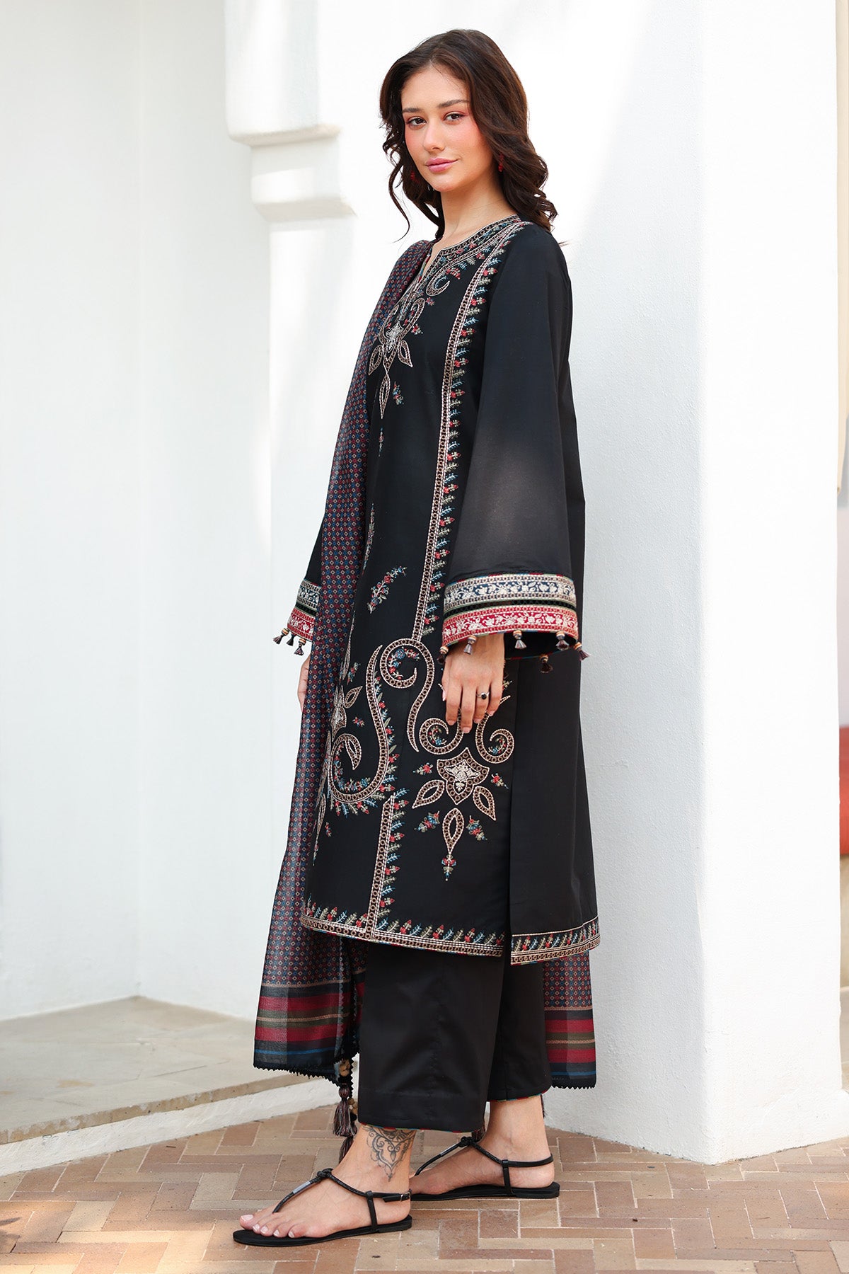 EMBROIDERED LAWN USE-9218