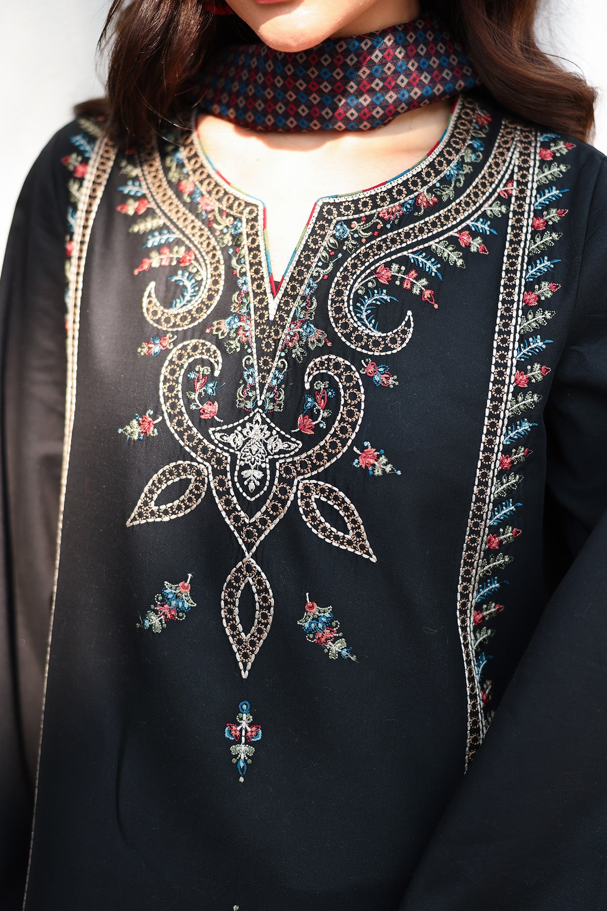 EMBROIDERED LAWN USE-9218