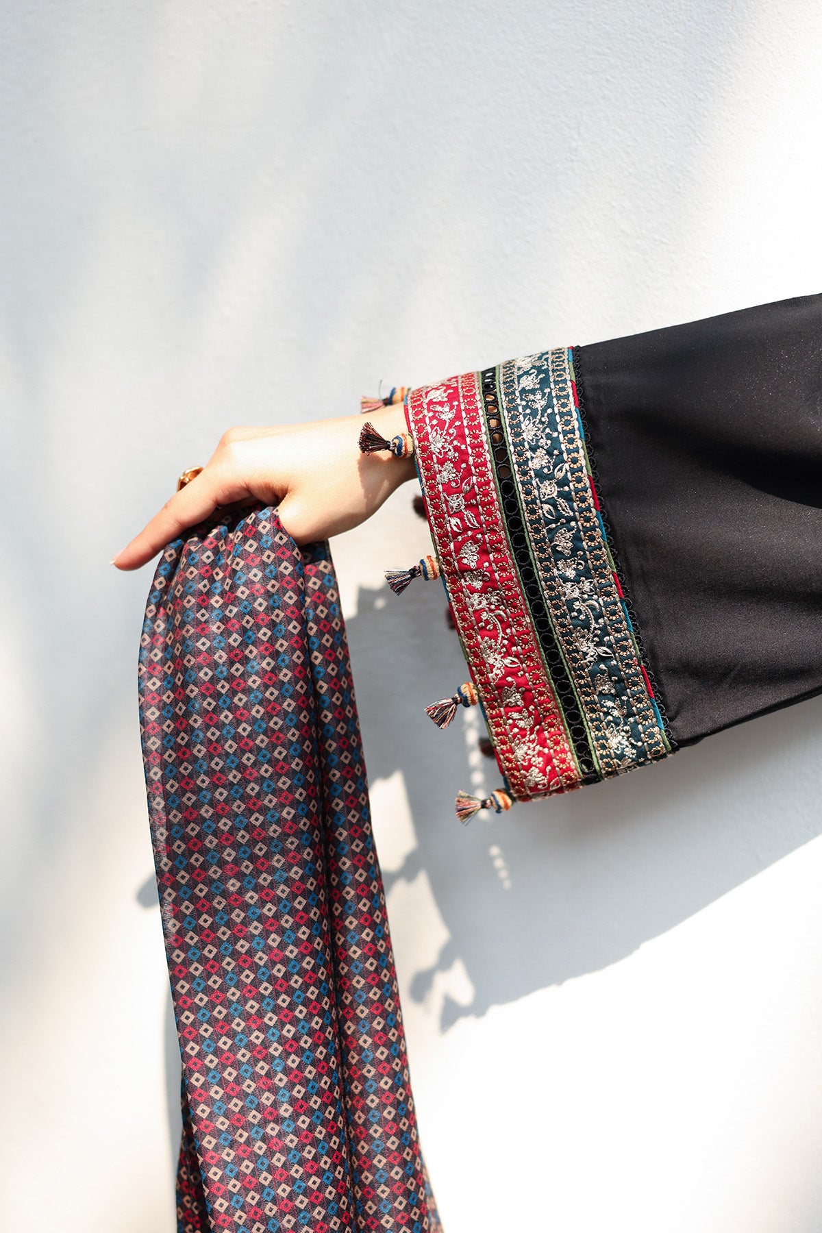 EMBROIDERED LAWN USE-9218