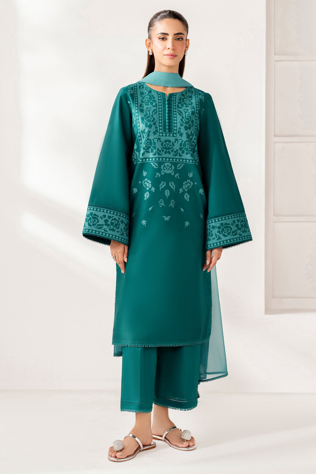 EMBROIDERED LAWN USE-9241