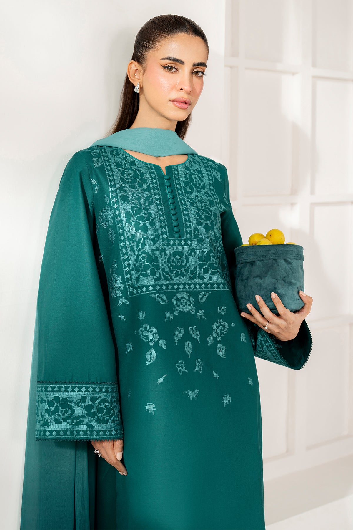 EMBROIDERED LAWN USE-9241