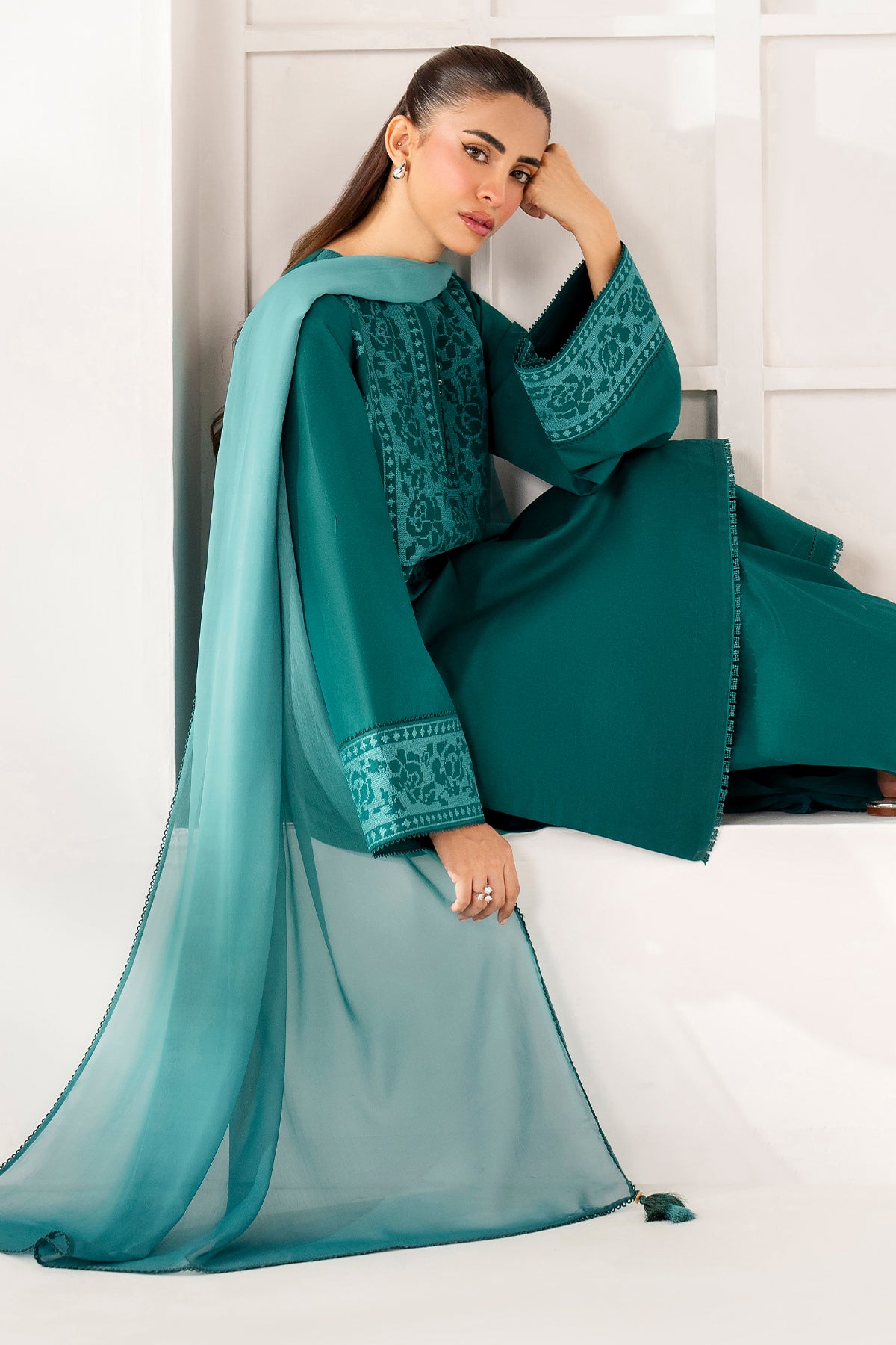 EMBROIDERED LAWN USE-9241
