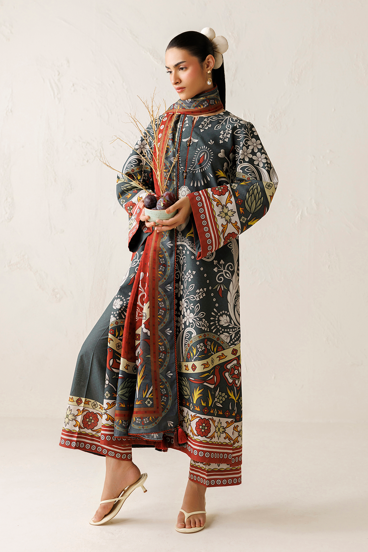 EMBROIDERED LAWN USE-9382