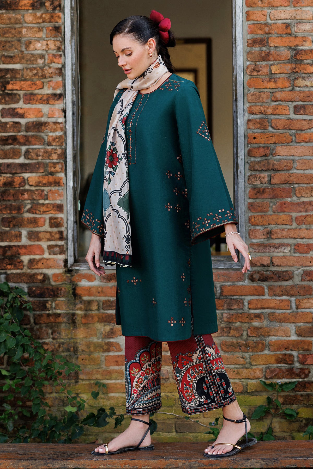 EMBROIDERED LAWN USE-9285