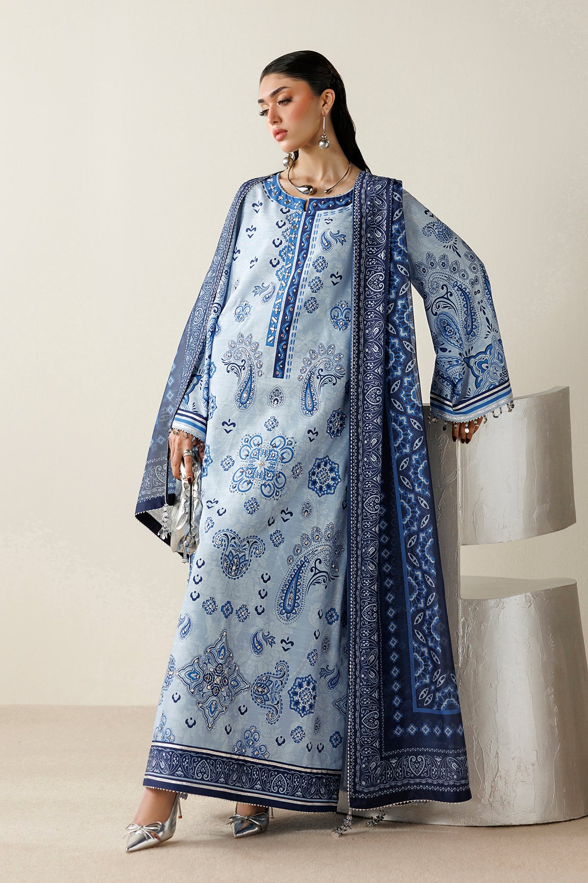 EMBROIDERED RAW SILK OR26-D02