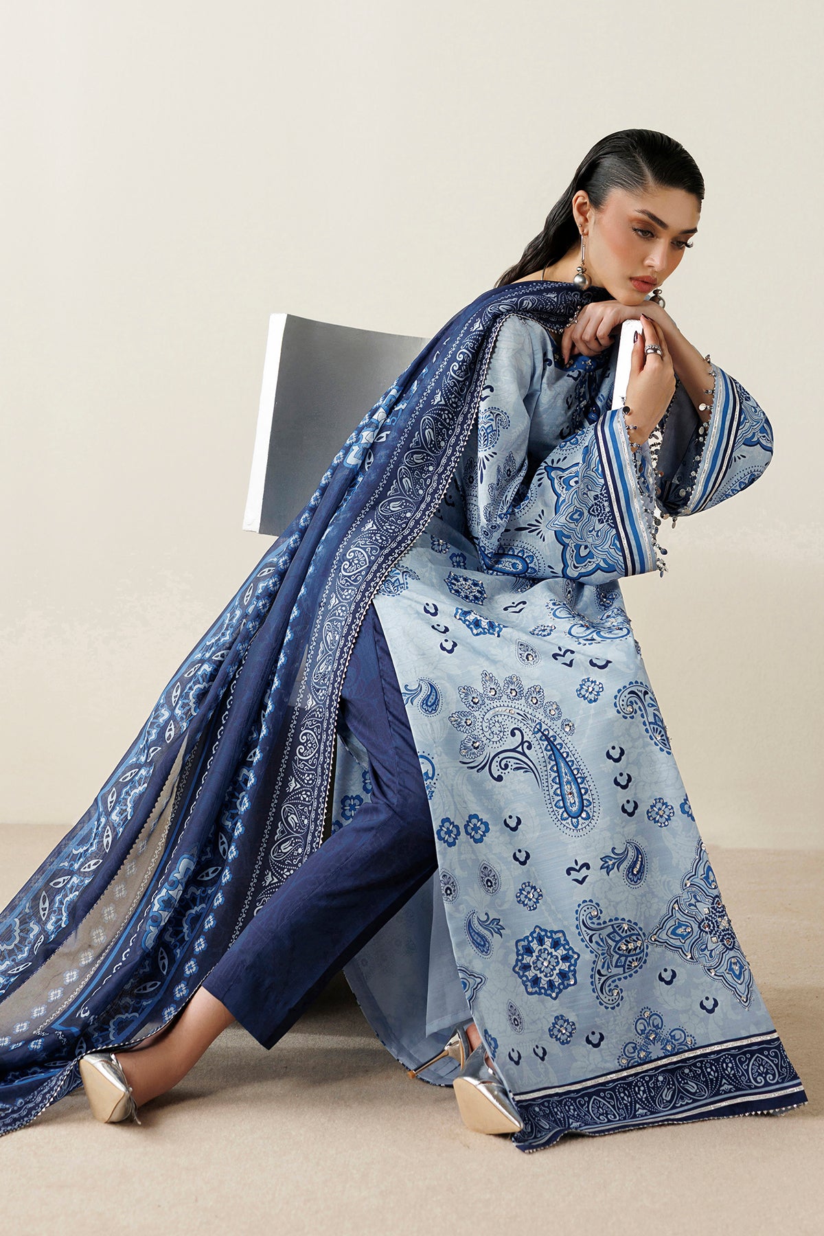 EMBROIDERED RAW SILK OR26-D02