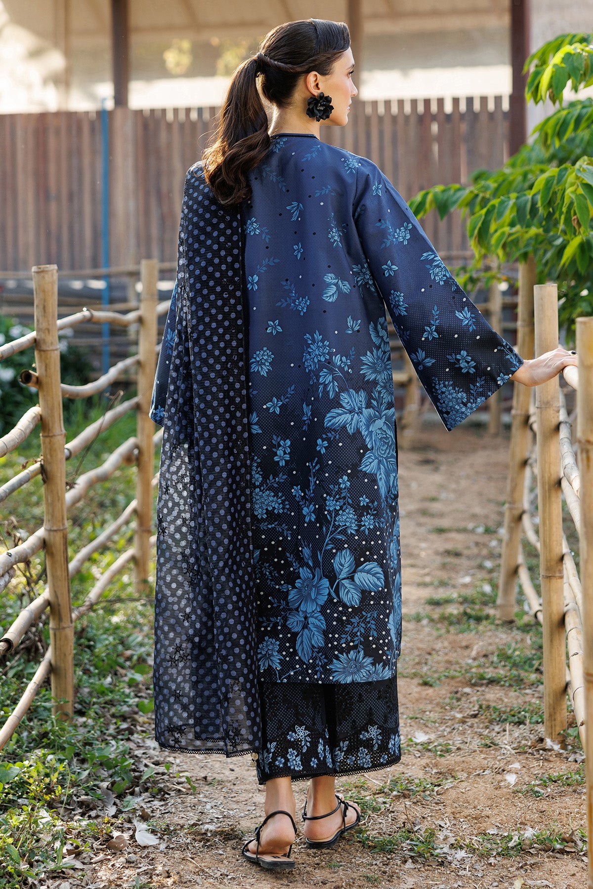 EMBROIDERED LAWN USE-9295