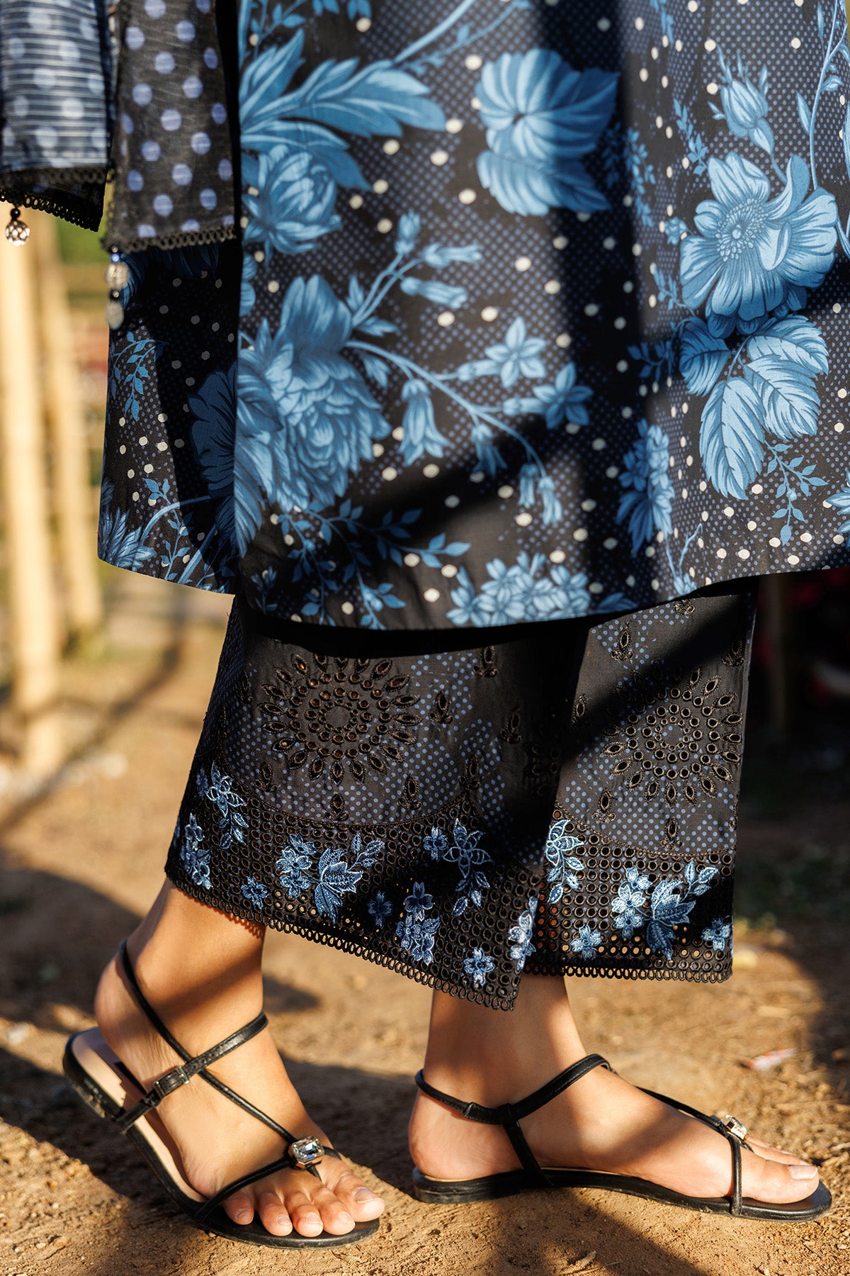 EMBROIDERED LAWN USE-9295