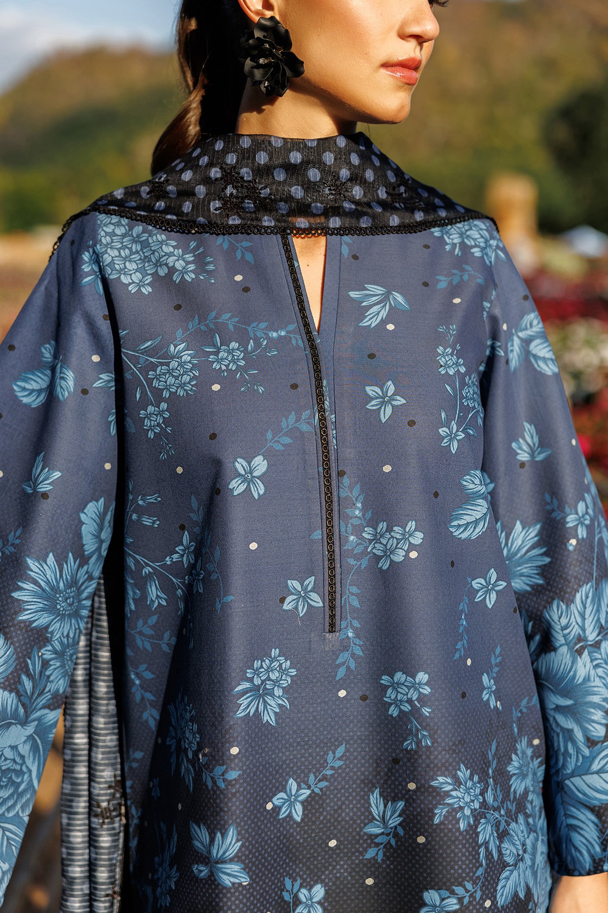 EMBROIDERED LAWN USE-9295