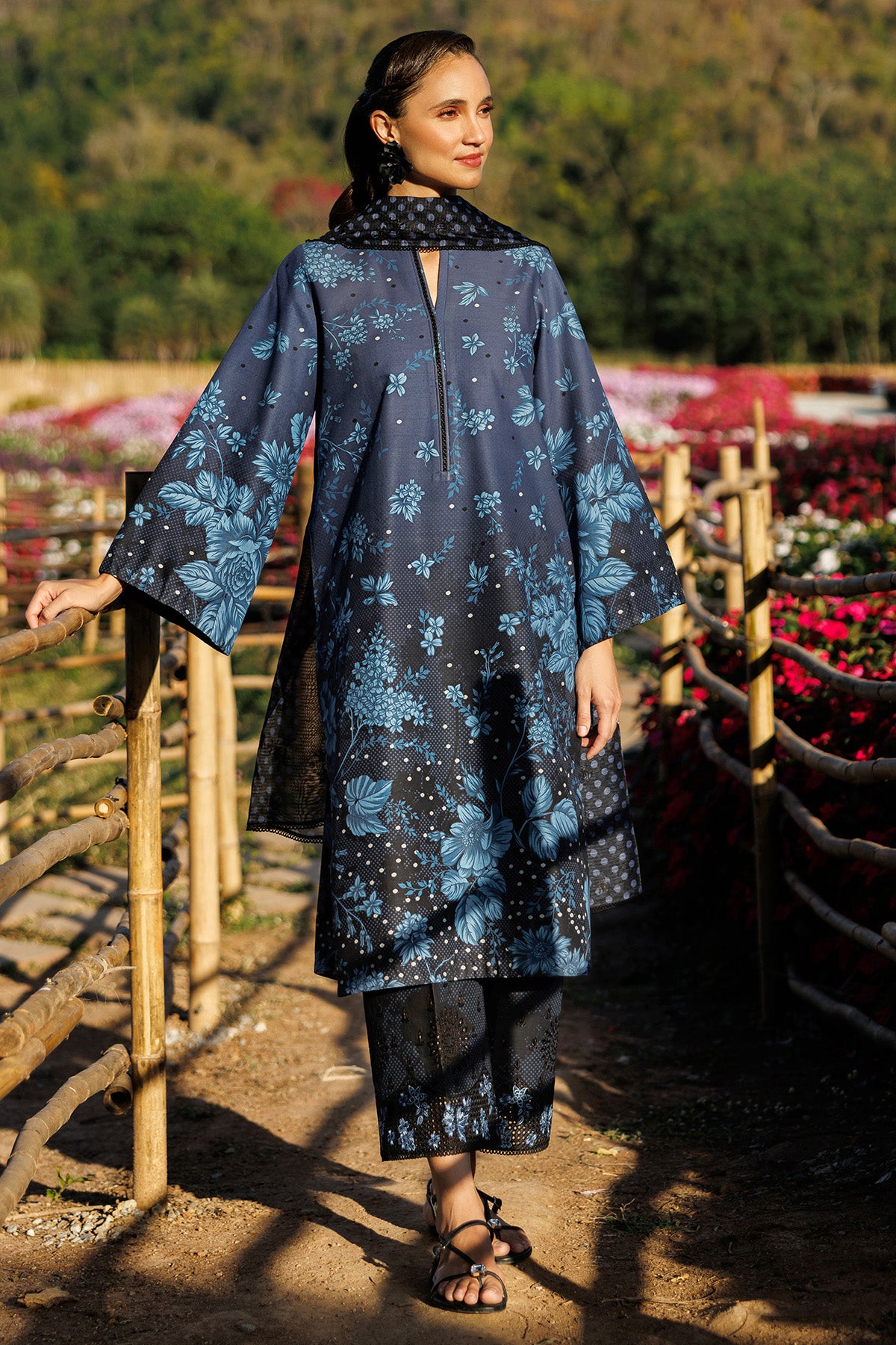 EMBROIDERED LAWN USE-9295