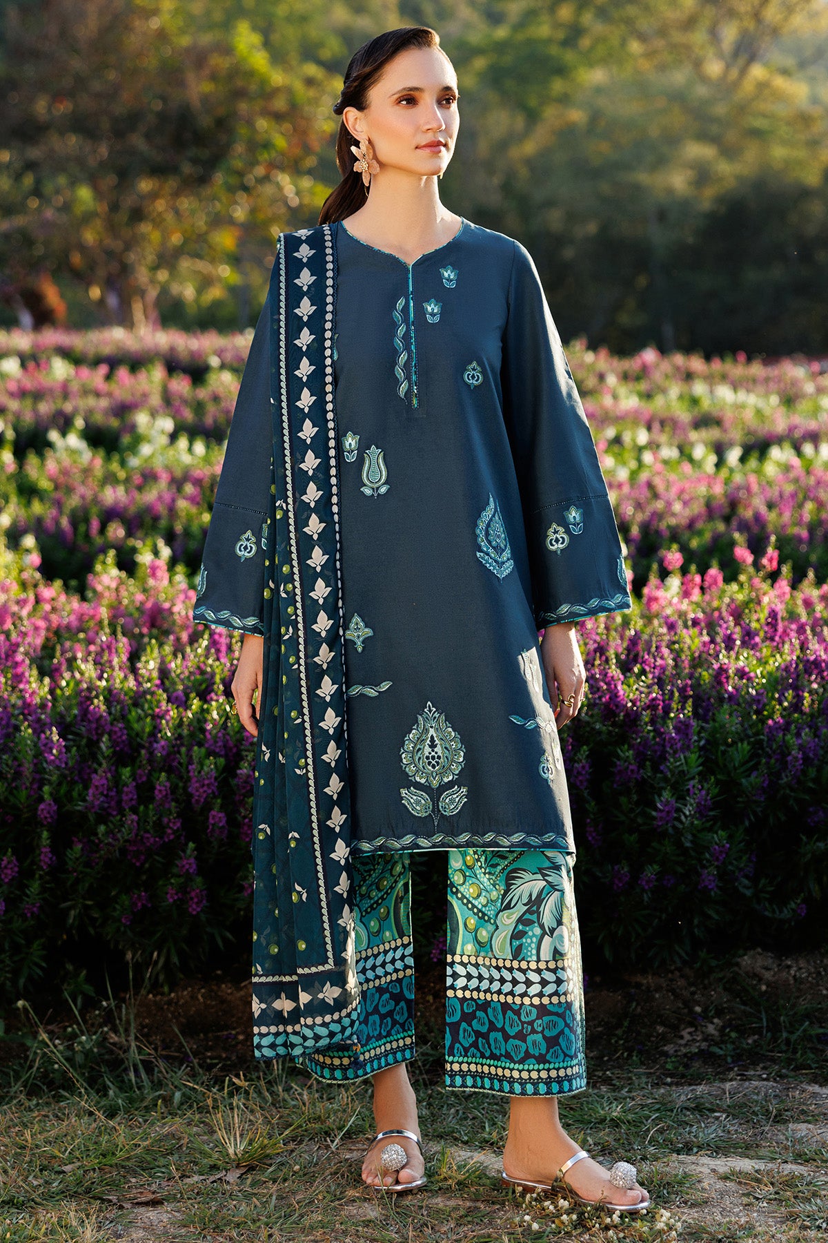 EMBROIDERED LAWN USE-9291