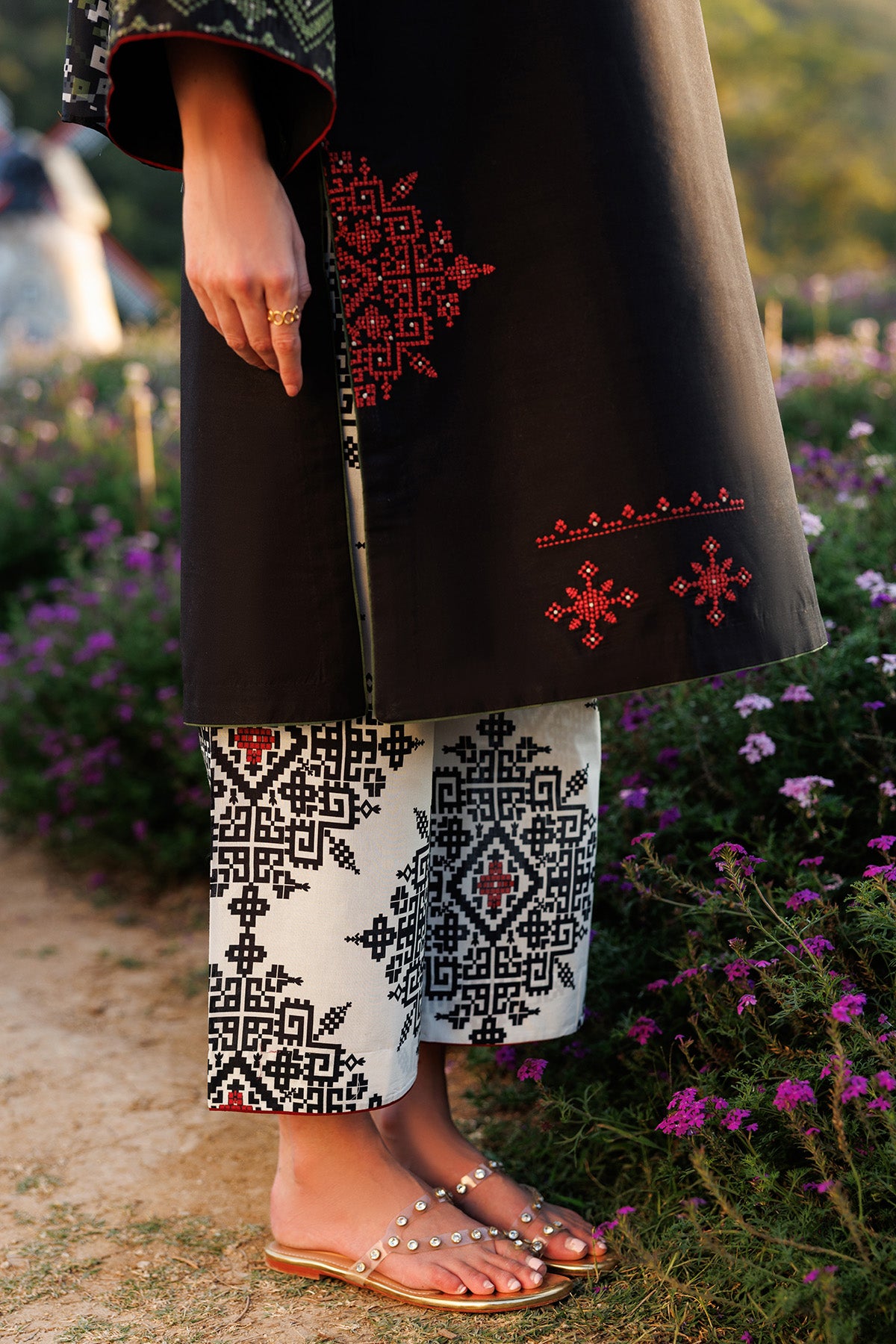 EMBROIDERED LAWN USE-9301