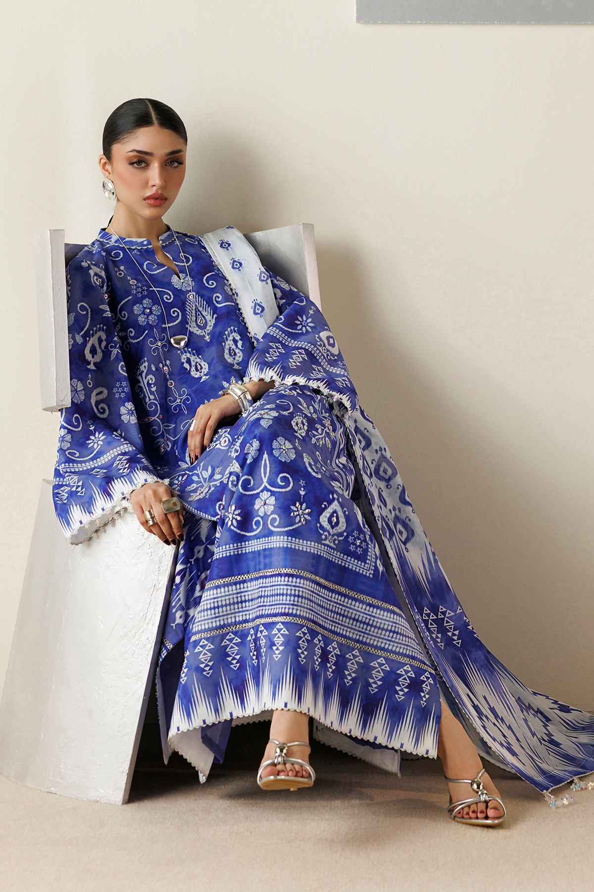 EMBROIDERED RAW SILK OR26-D09