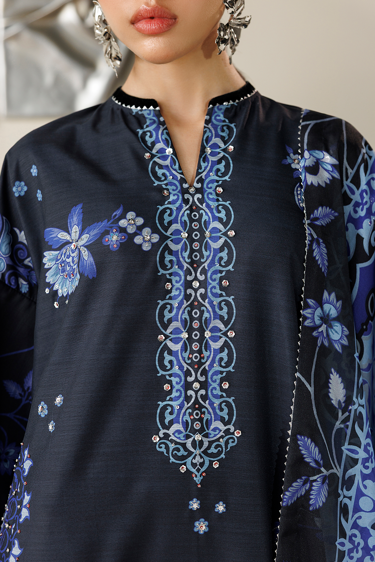 EMBROIDERED RAW SILK OR26-D05