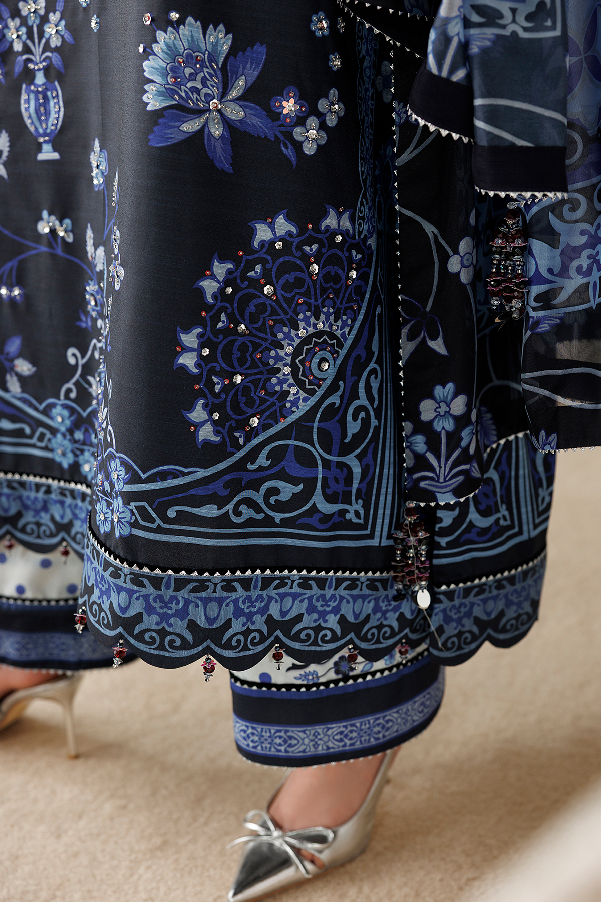 EMBROIDERED RAW SILK OR26-D05