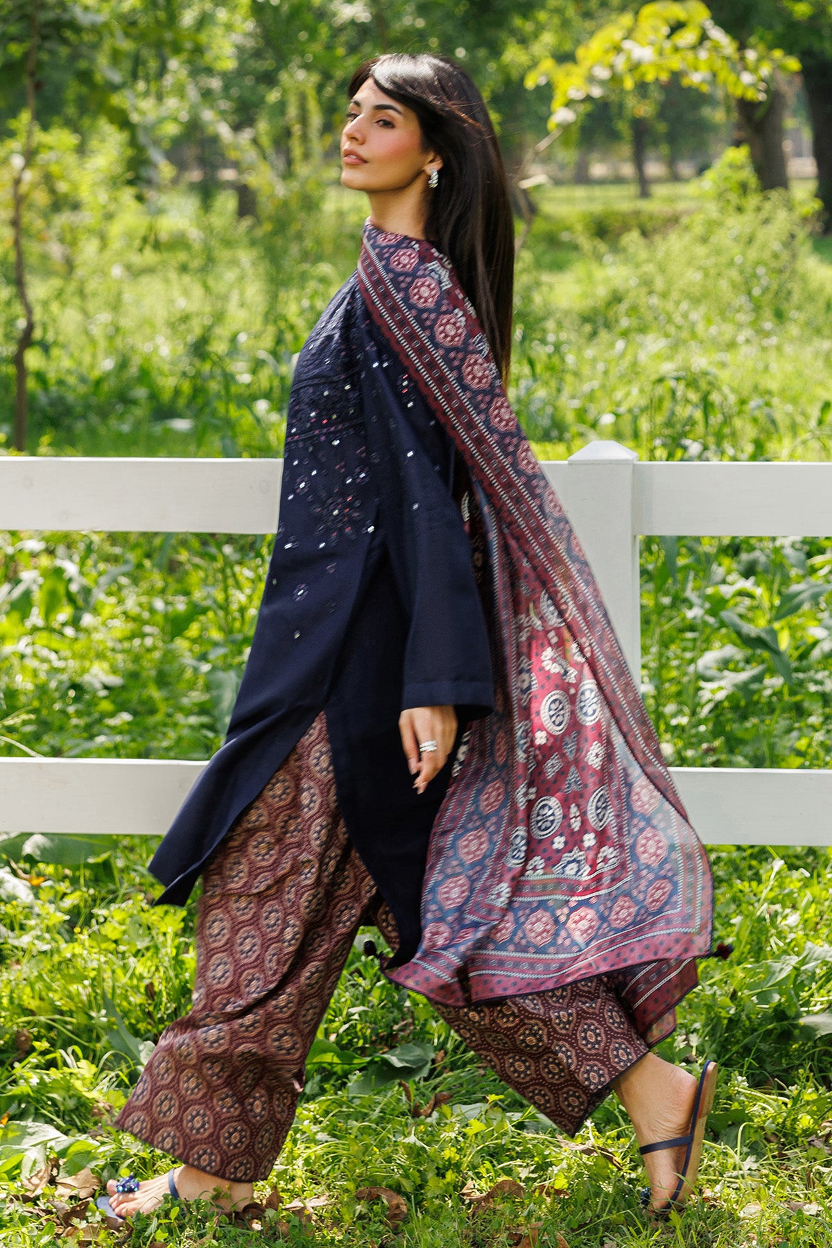EMBROIDERED LAWN USE-9337