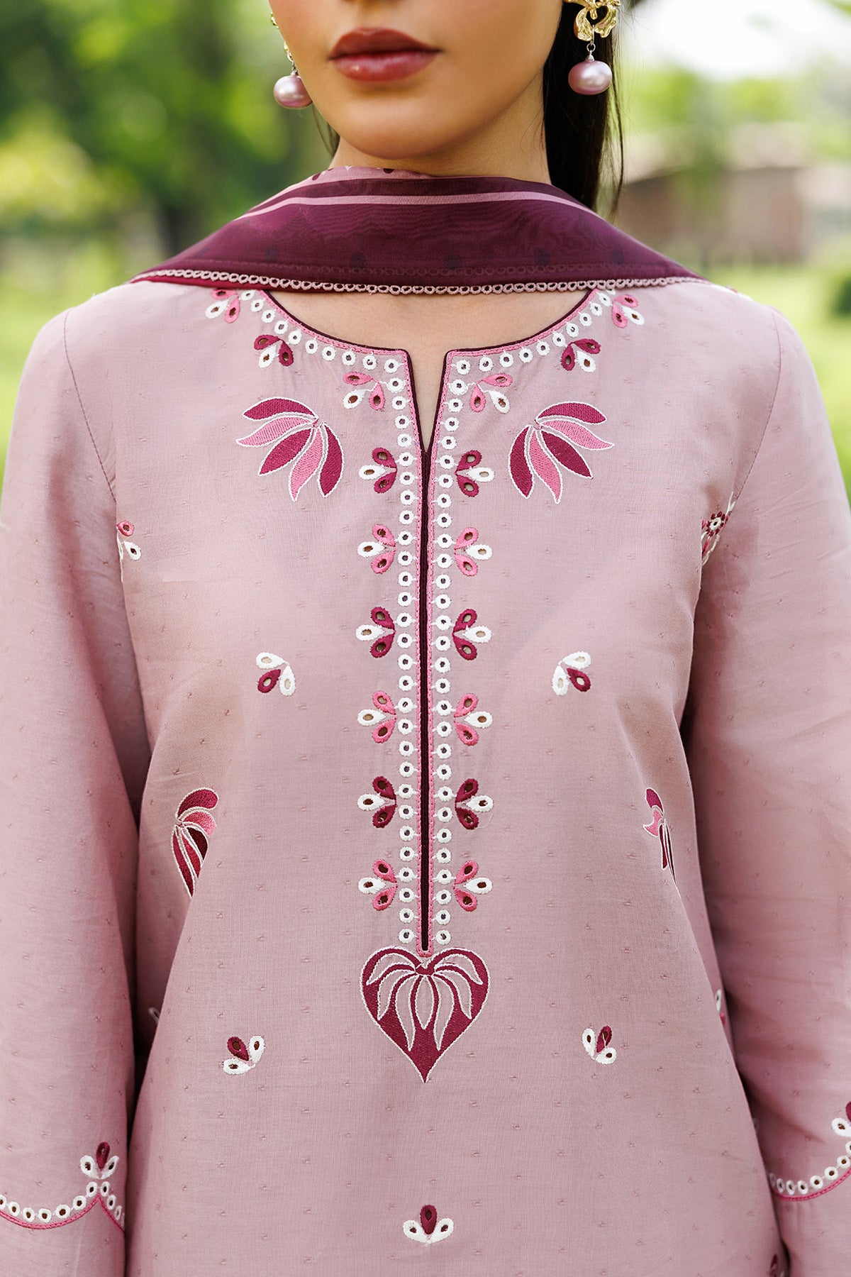 EMBROIDERED LAWN USE-9348