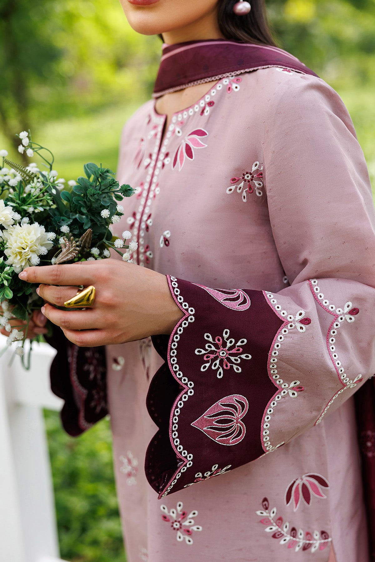 EMBROIDERED LAWN USE-9348
