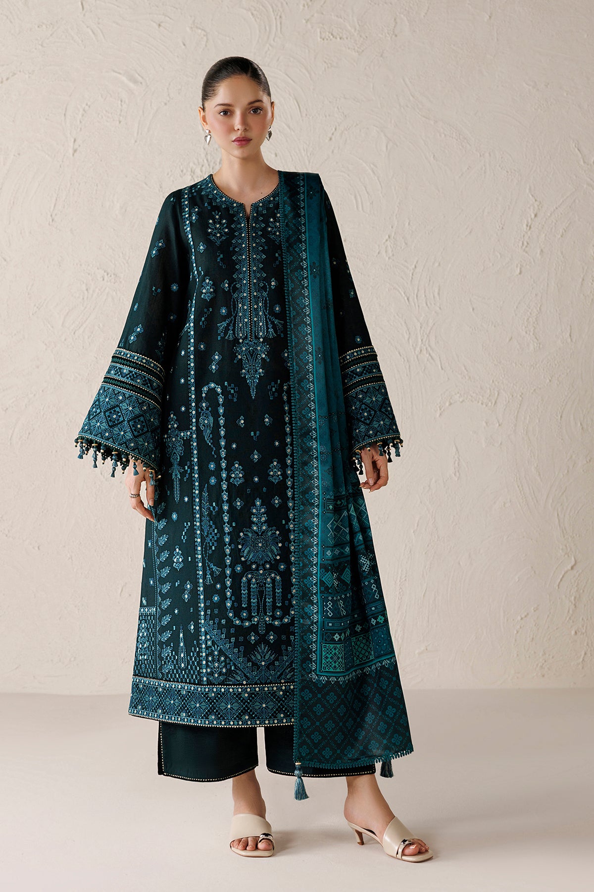 EMBROIDERED PREMIUM KHADDAR UW-0280