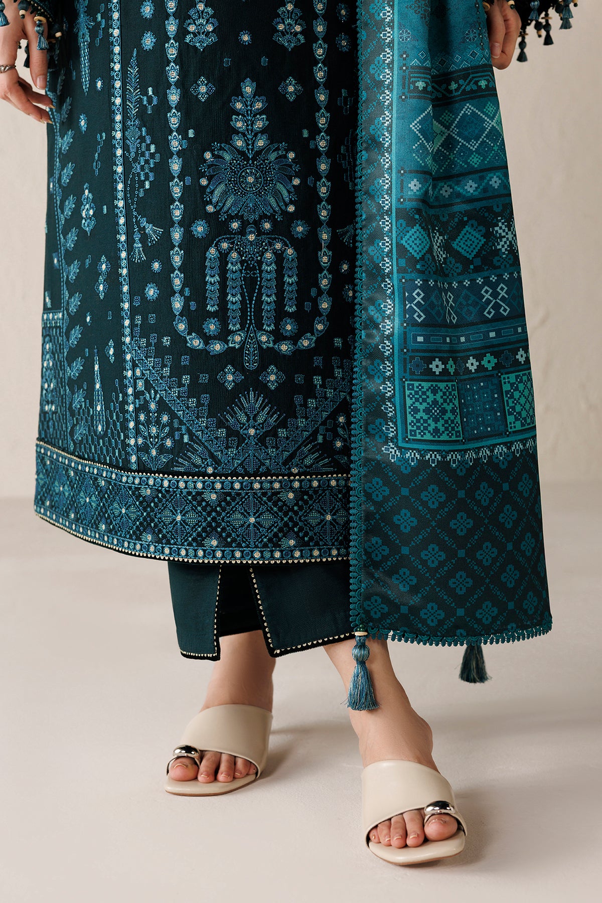 EMBROIDERED PREMIUM KHADDAR UW-0280
