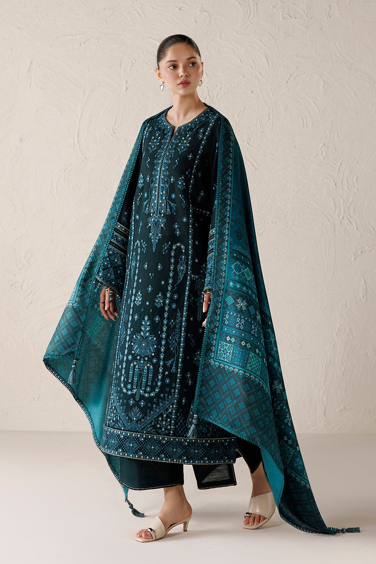 EMBROIDERED PREMIUM KHADDAR UW-0280