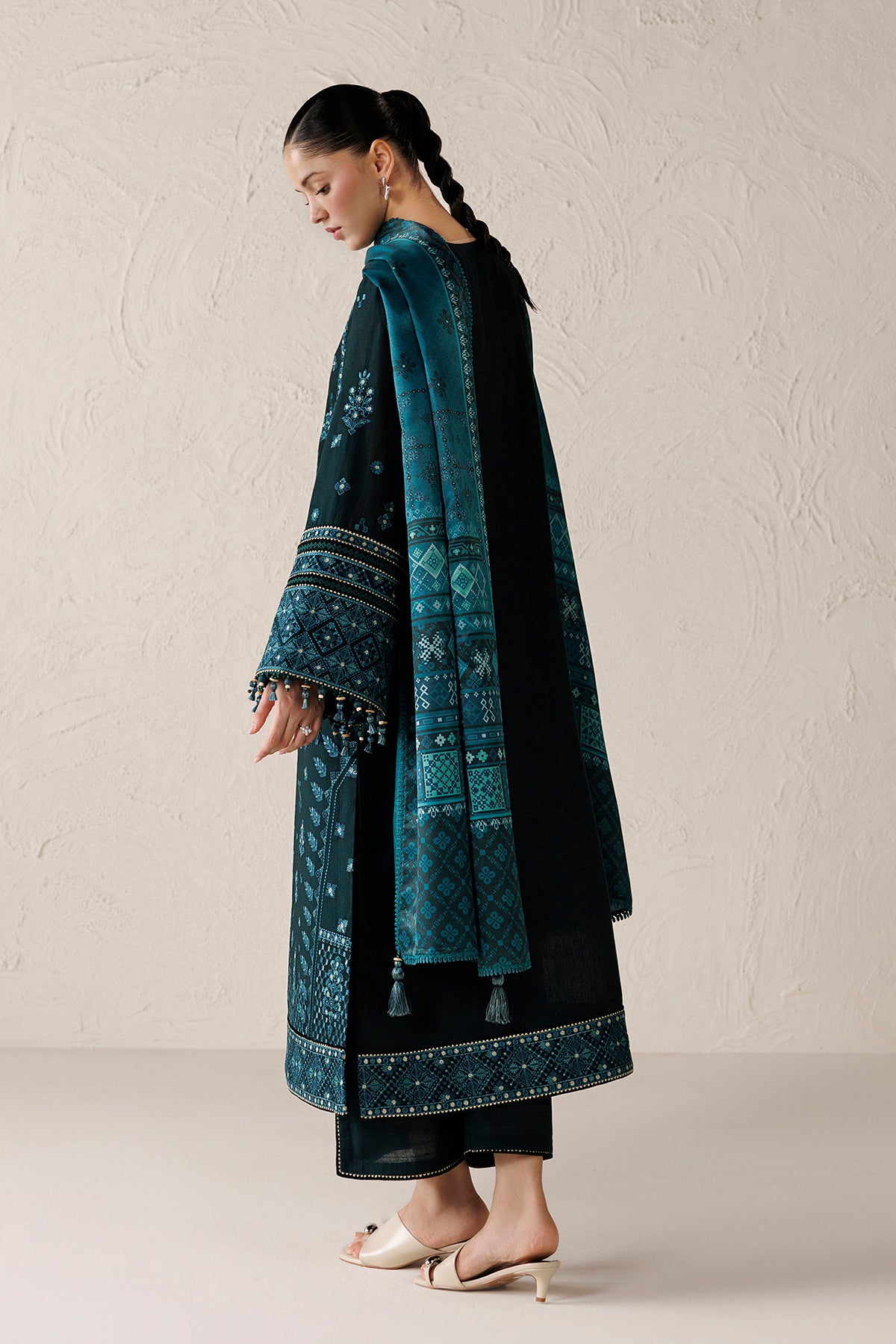 EMBROIDERED PREMIUM KHADDAR UW-0280
