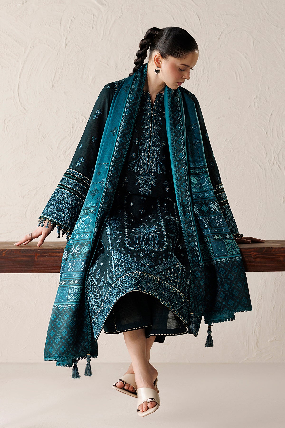 EMBROIDERED PREMIUM KHADDAR UW-0280
