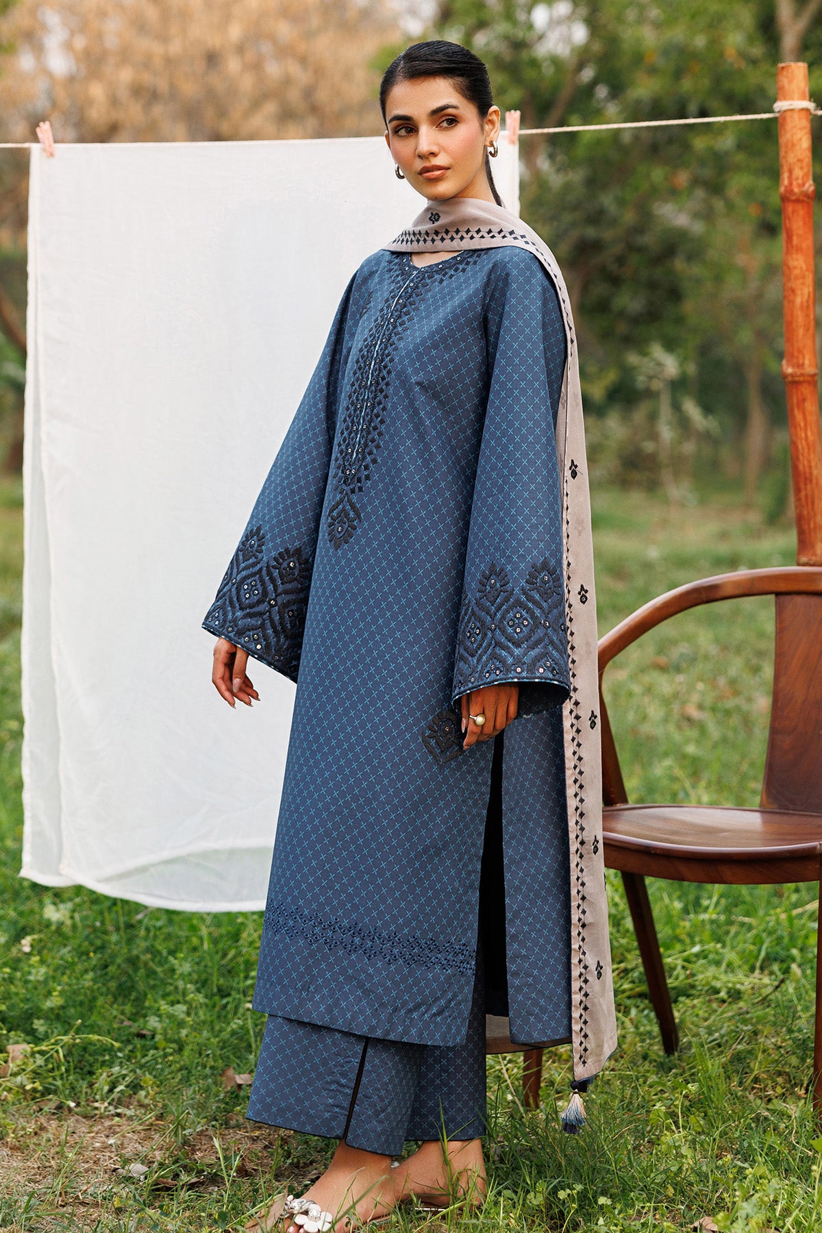 EMBROIDERED LAWN USE-9346