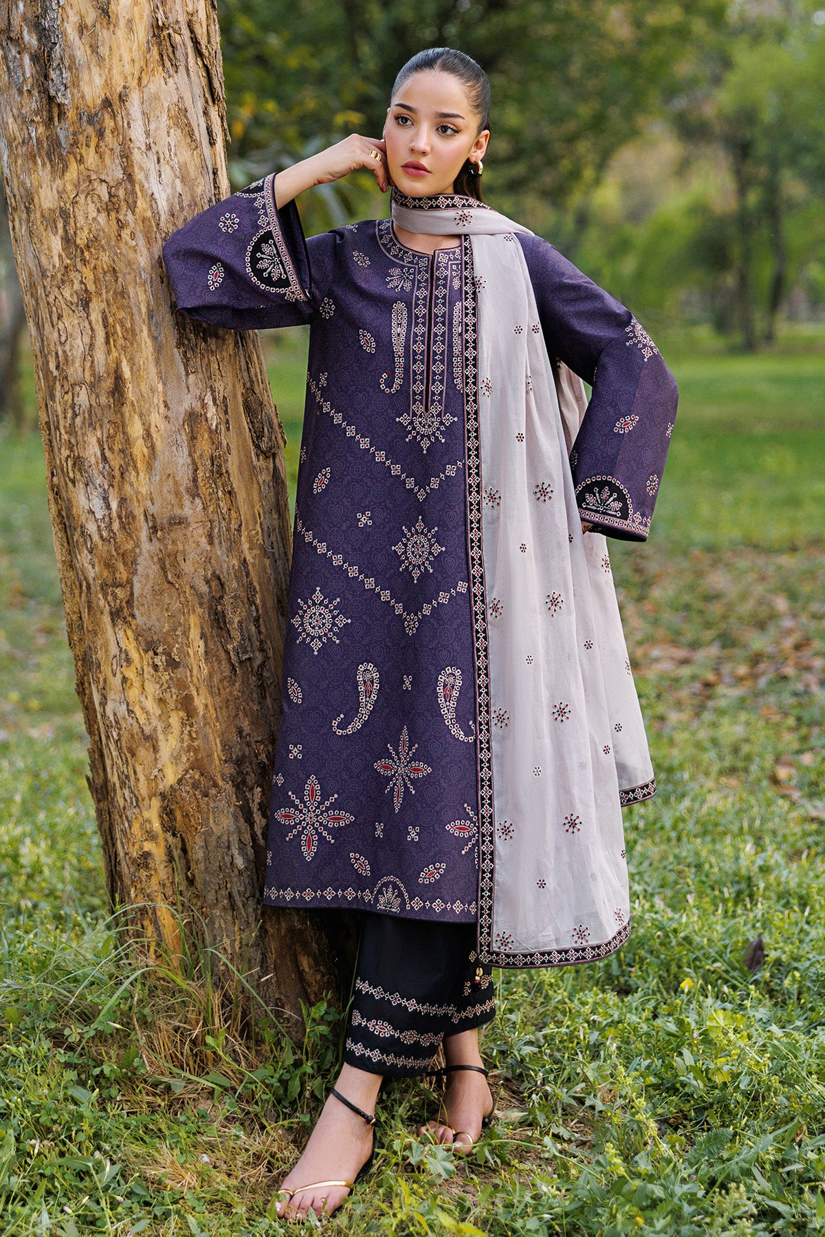 EMBROIDERED LAWN USE-9357