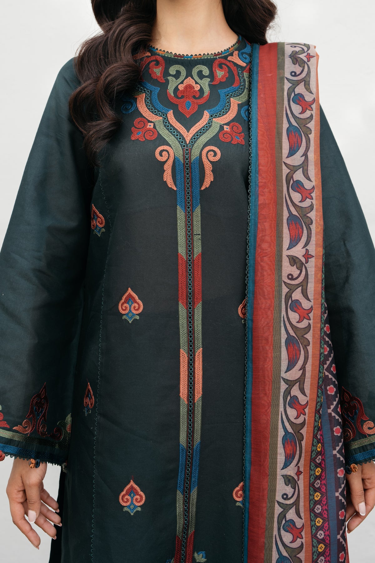 EMBROIDERED LAWN USE-9185