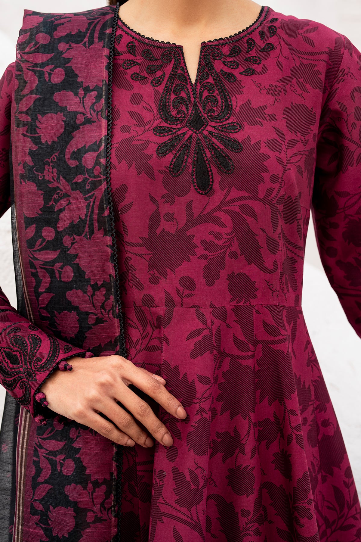 EMBROIDERED LAWN USE-9271