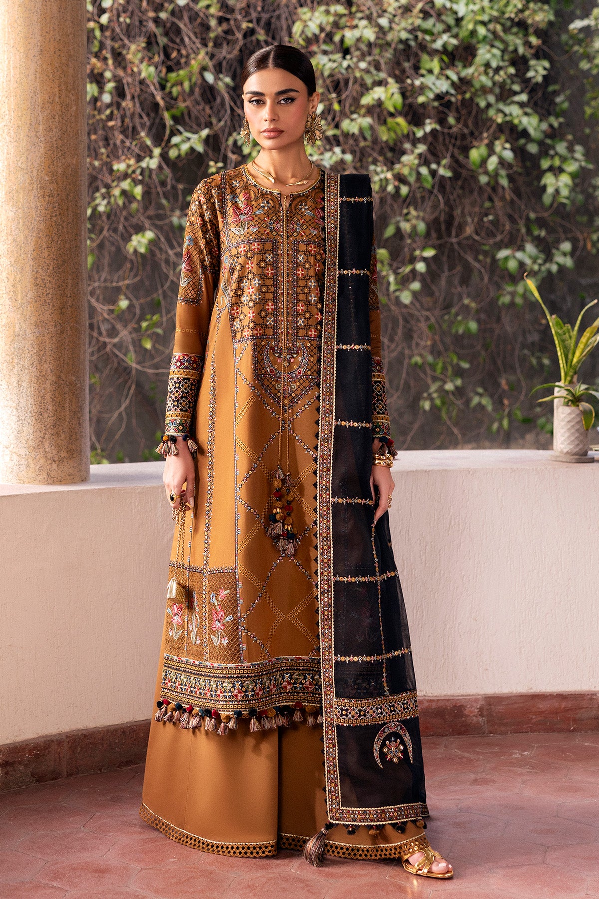 Embroidered Luxury Lawn SL26-D05