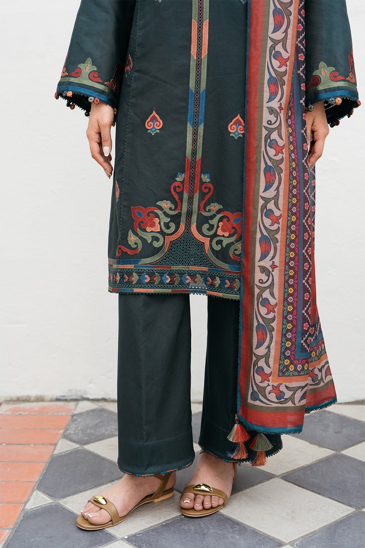 EMBROIDERED LAWN USE-9185