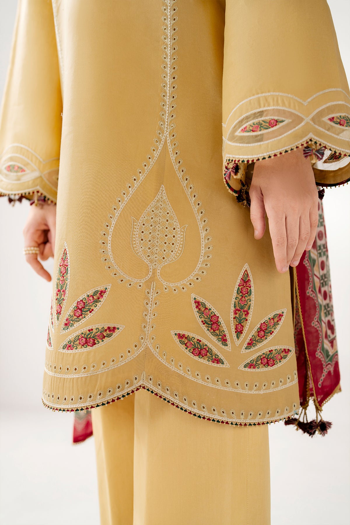 EMBROIDERED LAWN USE-9243