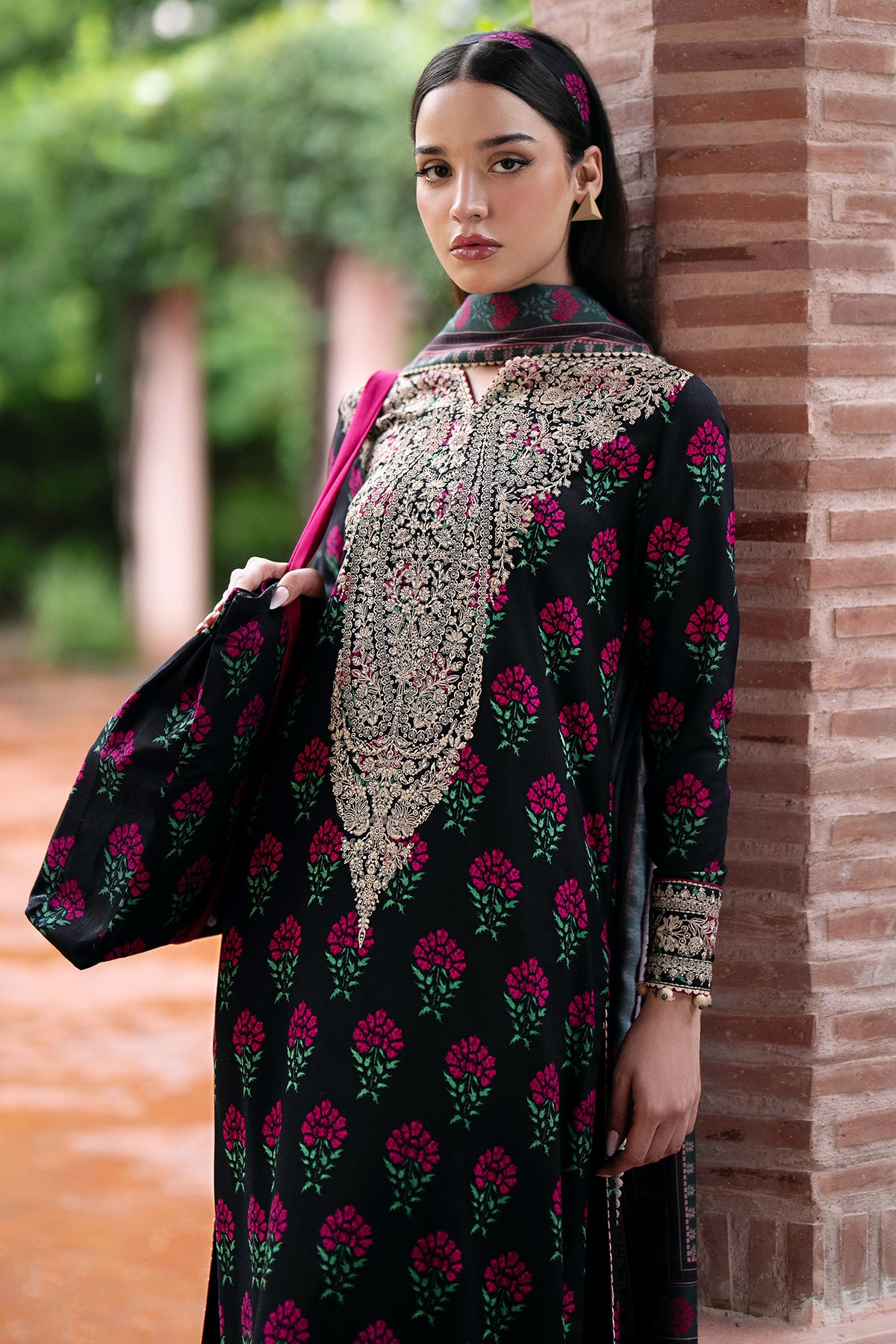 EMBROIDERED VISCOSE UW-0162