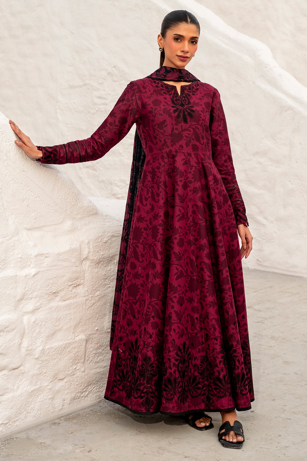 EMBROIDERED LAWN USE-9271