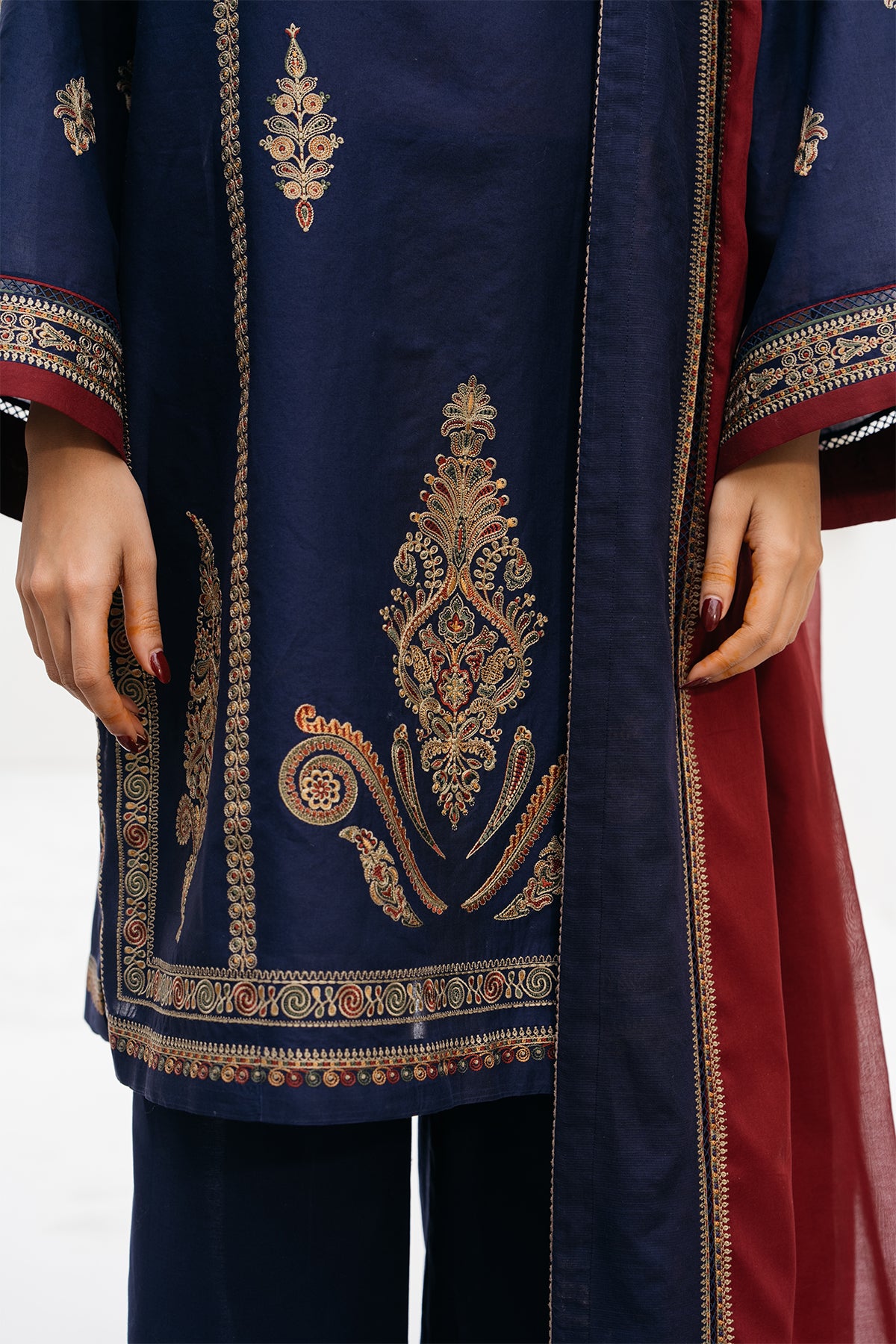 EMBROIDERED LAWN USE-9183