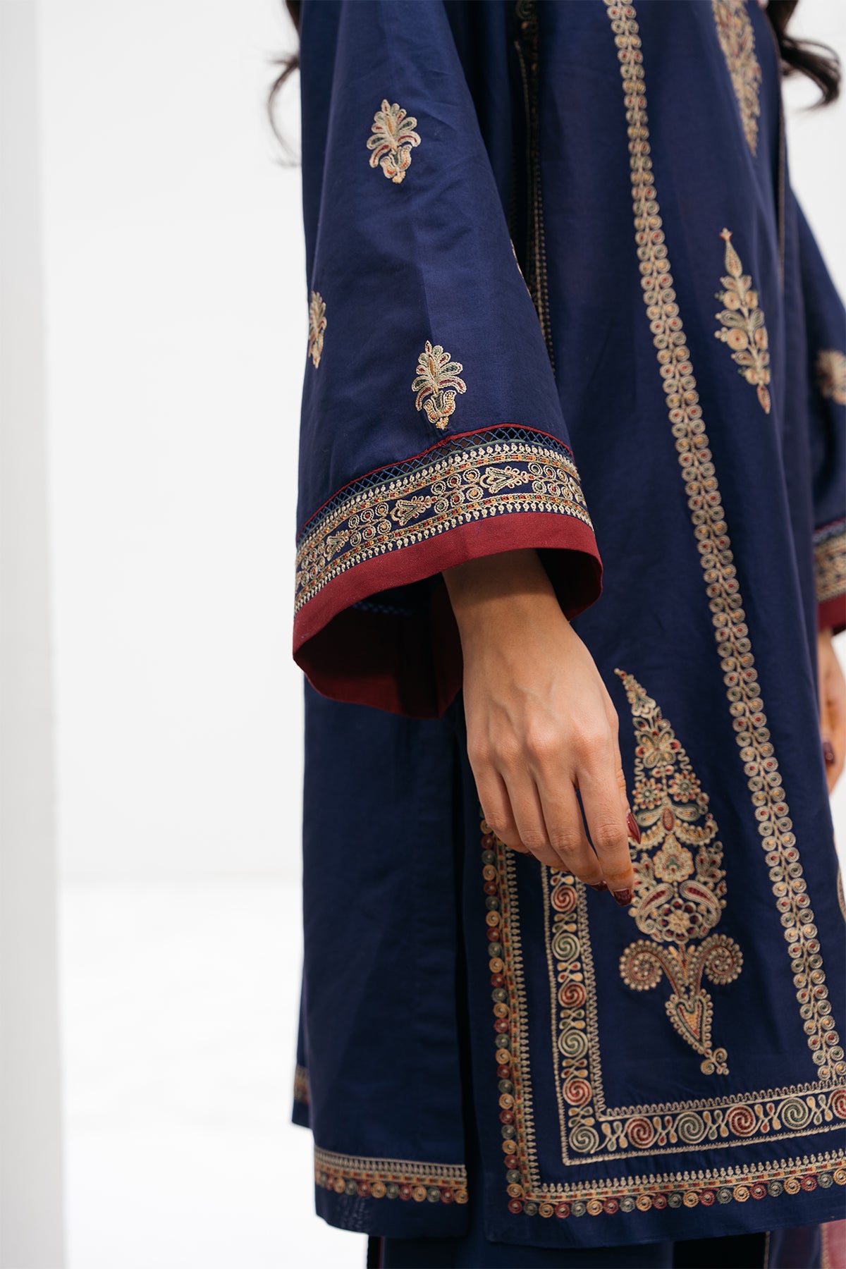 EMBROIDERED LAWN USE-9183