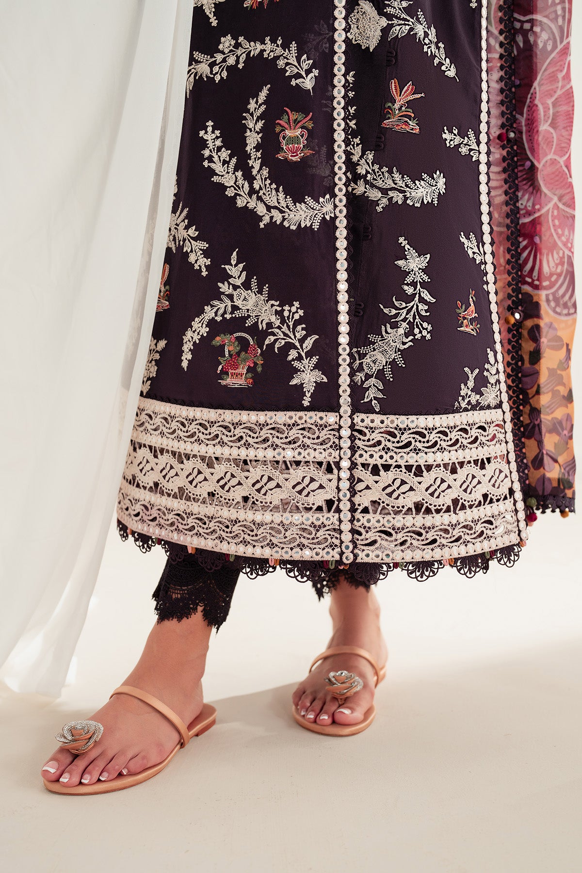 EMBROIDERED LAWN USE-9326