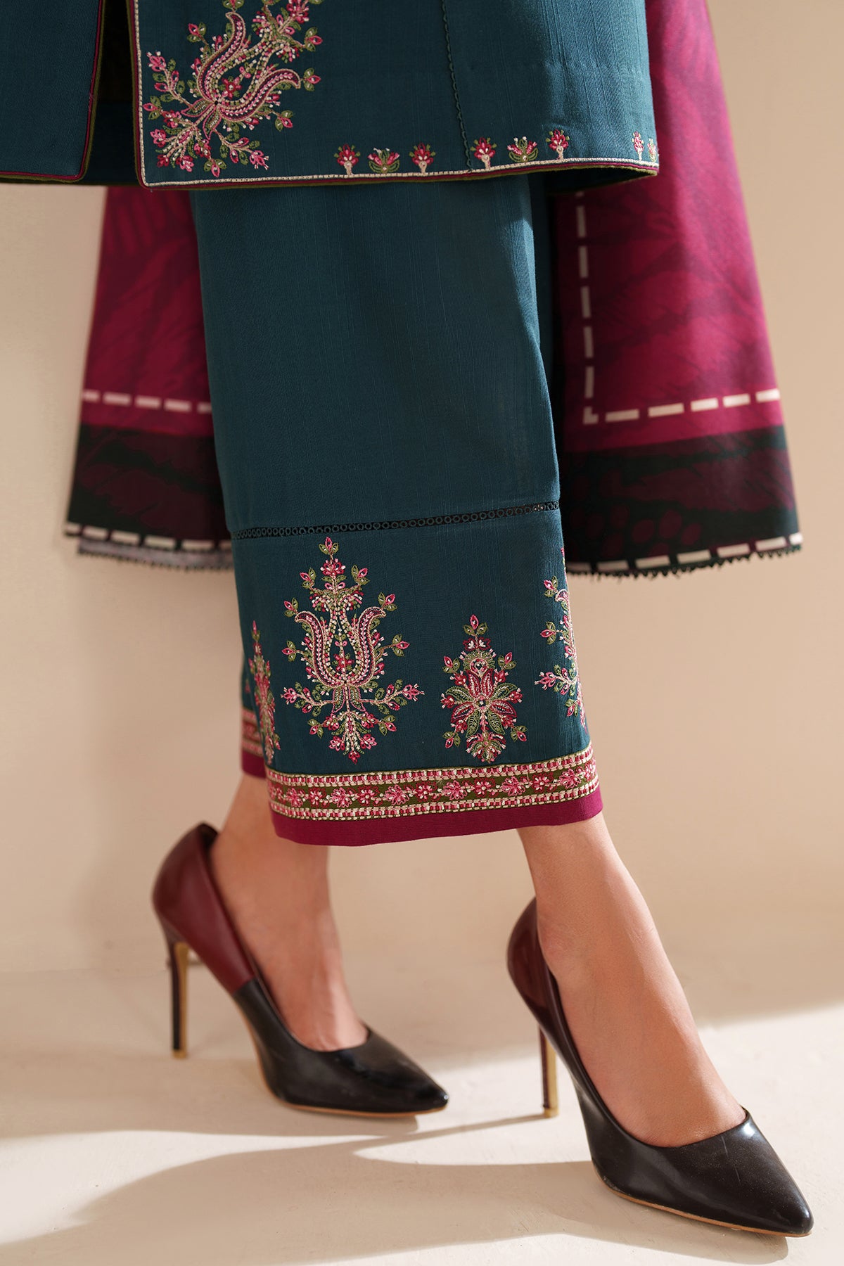 EMBROIDERED KHADDAR UW-0190