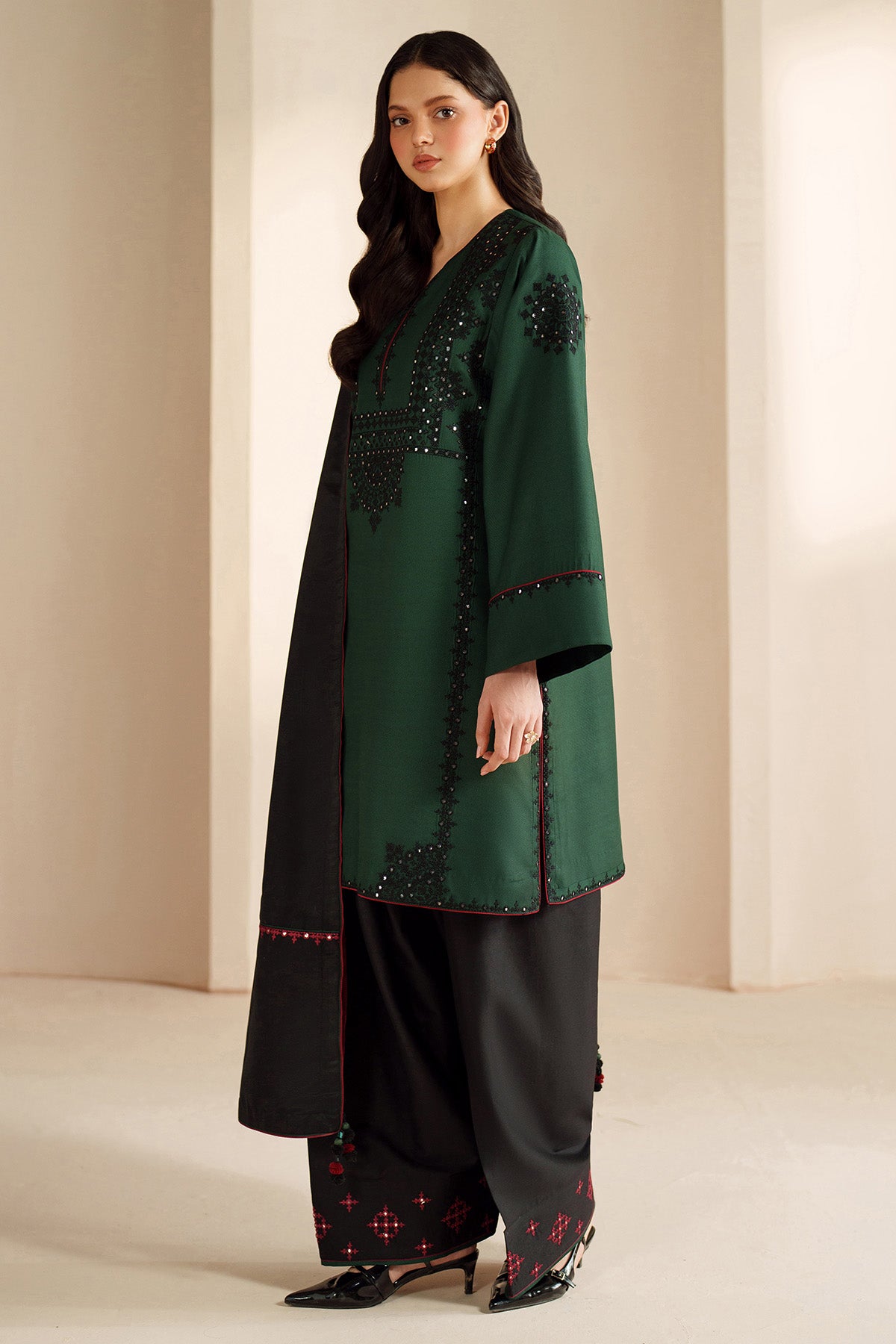 EMBROIDERED KARANDI UW-0206
