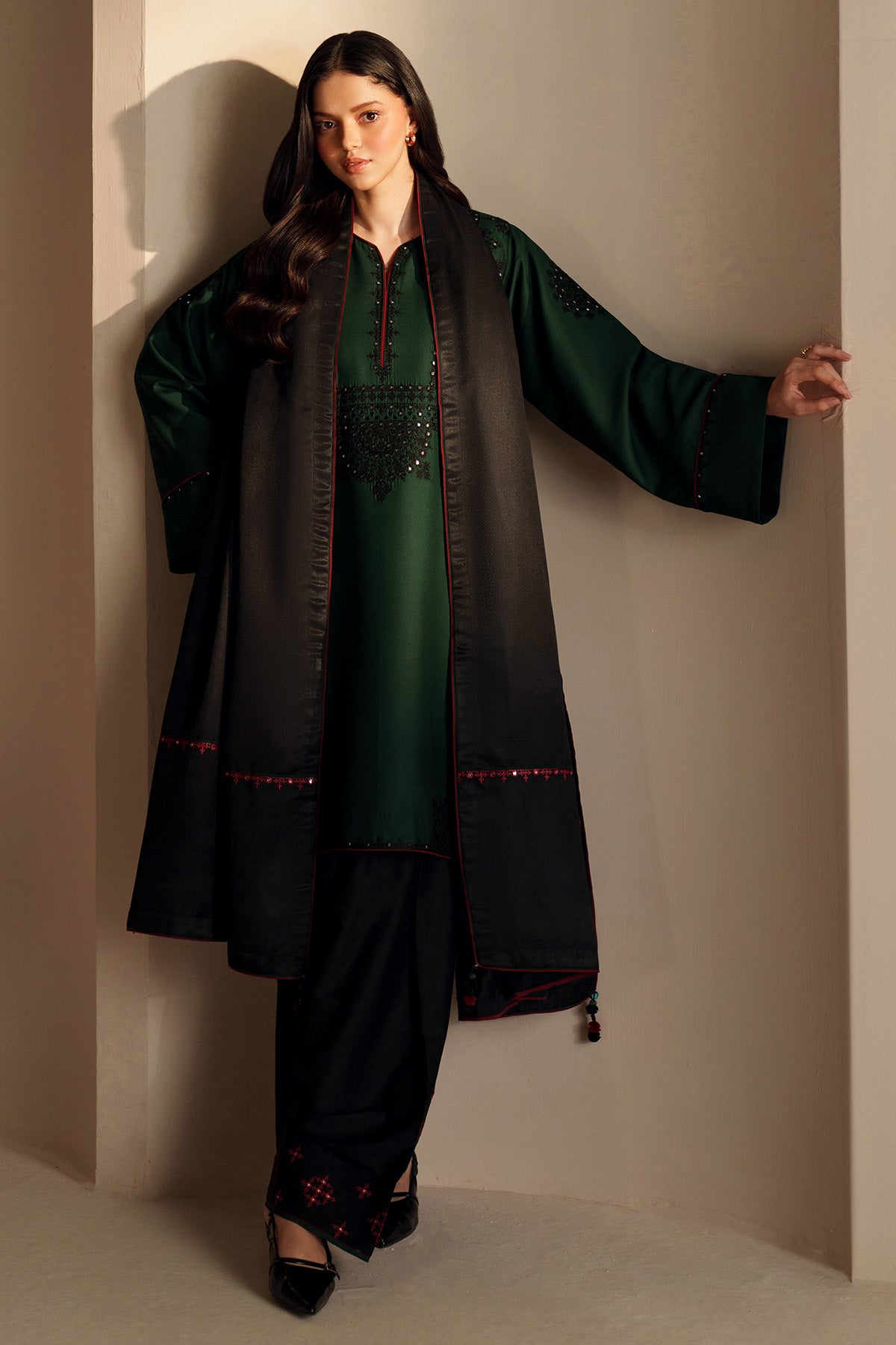 EMBROIDERED KARANDI UW-0206
