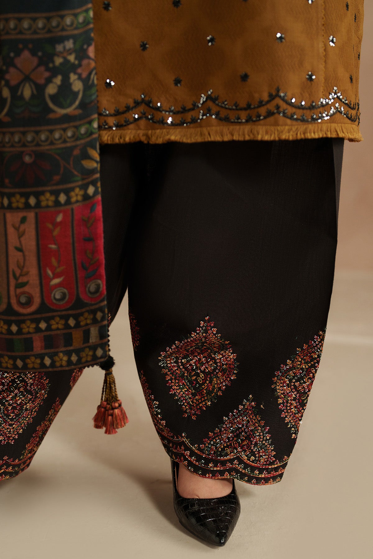 EMBROIDERED JACQUARD KHADDAR UW-0211