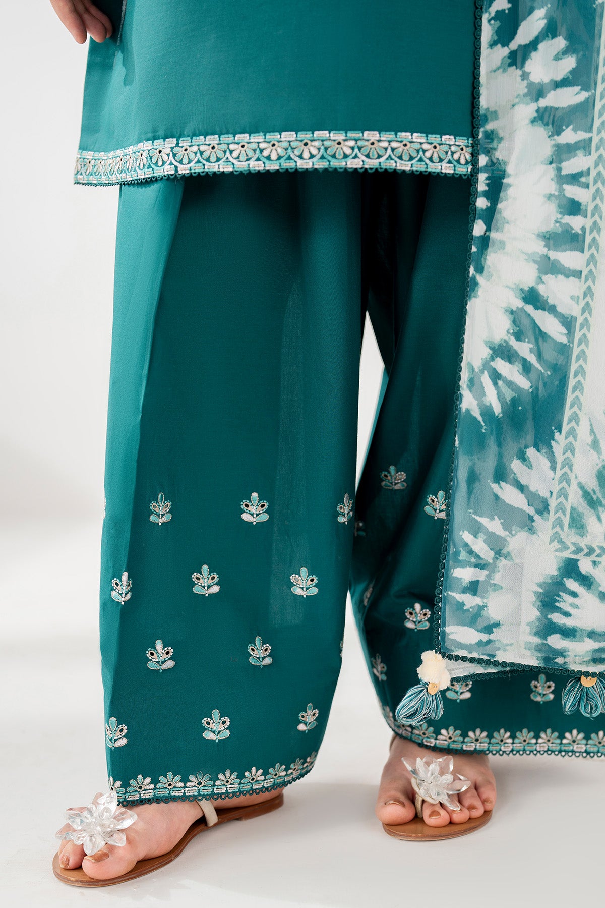 EMBROIDERED LAWN USE-9248